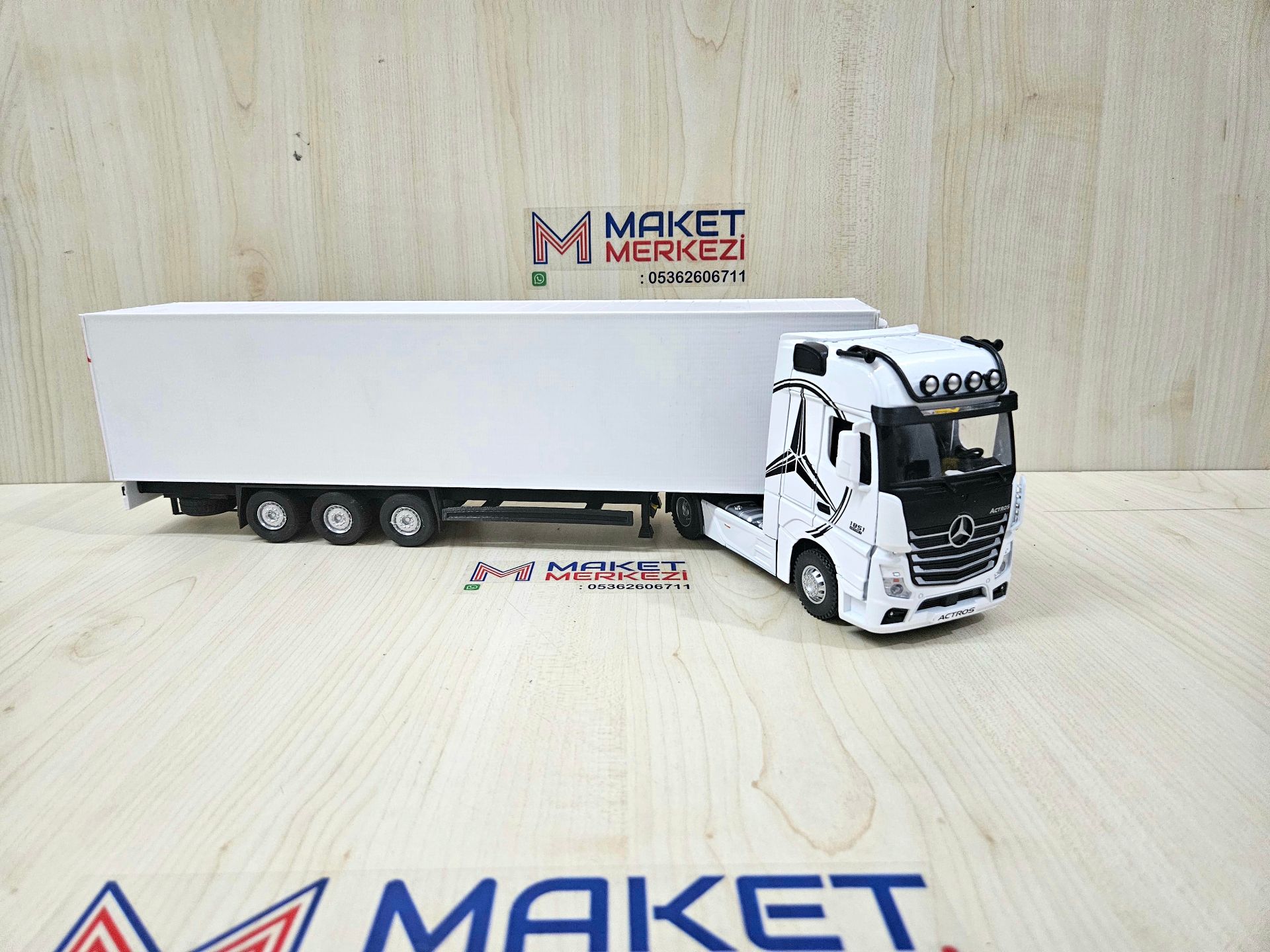 1/36 BEYAZ MERCEDES ACTROS 1851 FRIGO DORSELİ TIR MAKETİ