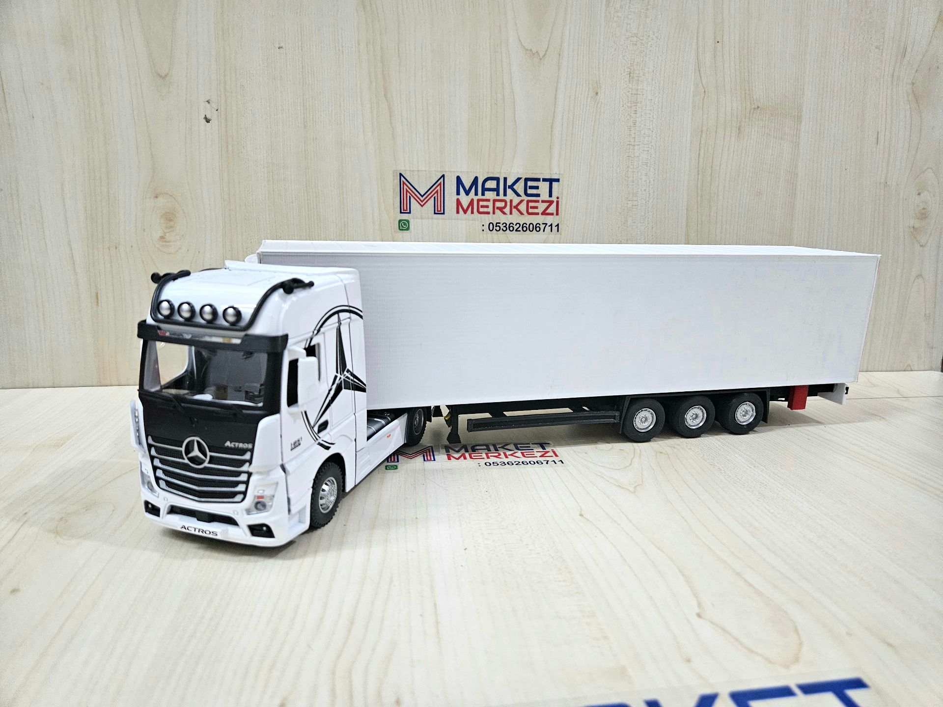 1/36 BEYAZ MERCEDES ACTROS 1851 FRIGO DORSELİ TIR MAKETİ