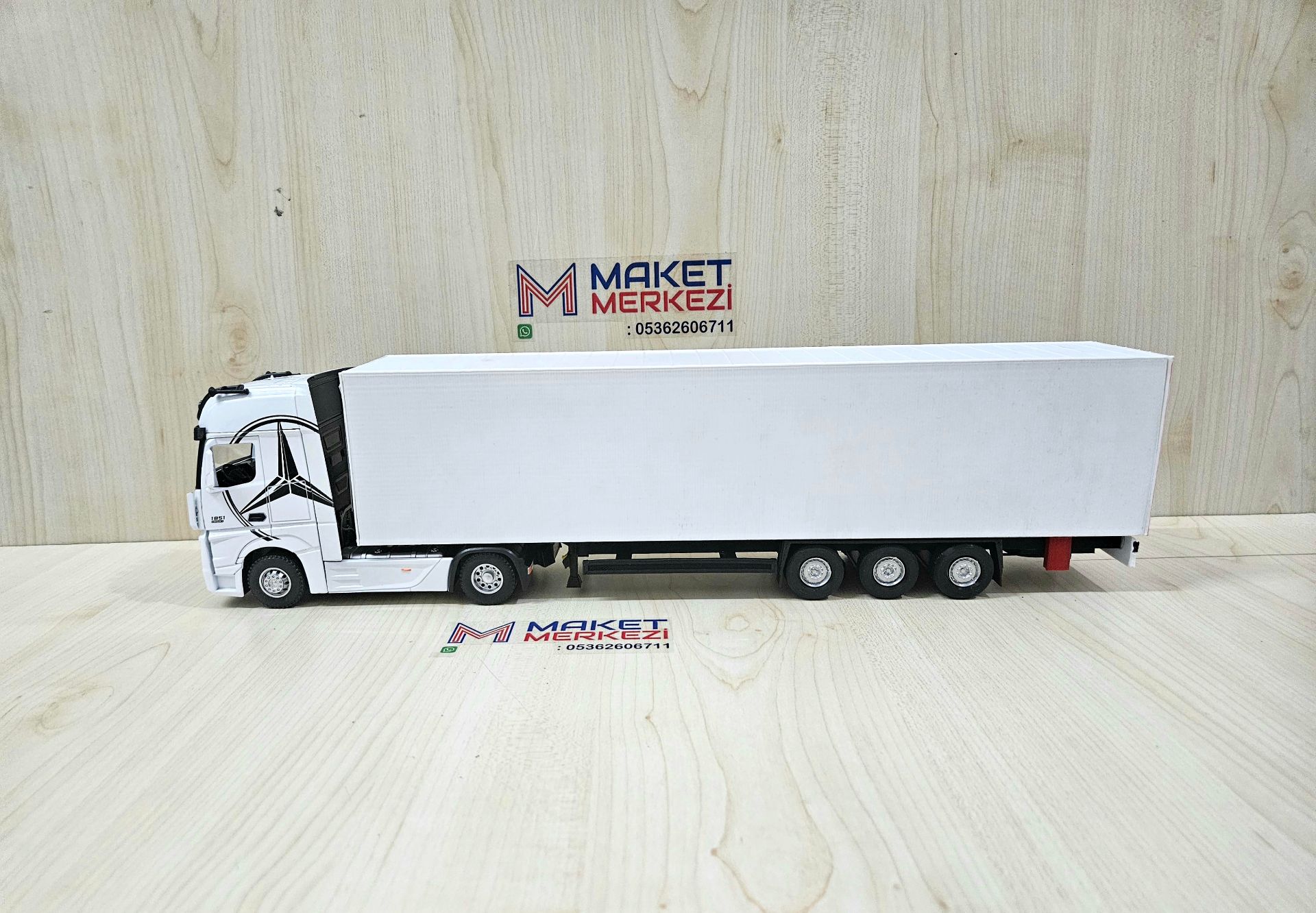 1/36 BEYAZ MERCEDES ACTROS 1851 FRIGO DORSELİ TIR MAKETİ