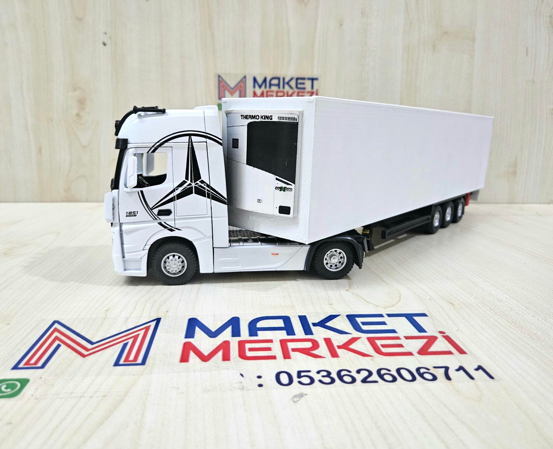1/36 BEYAZ MERCEDES ACTROS 1851 FRIGO DORSELİ TIR MAKETİ
