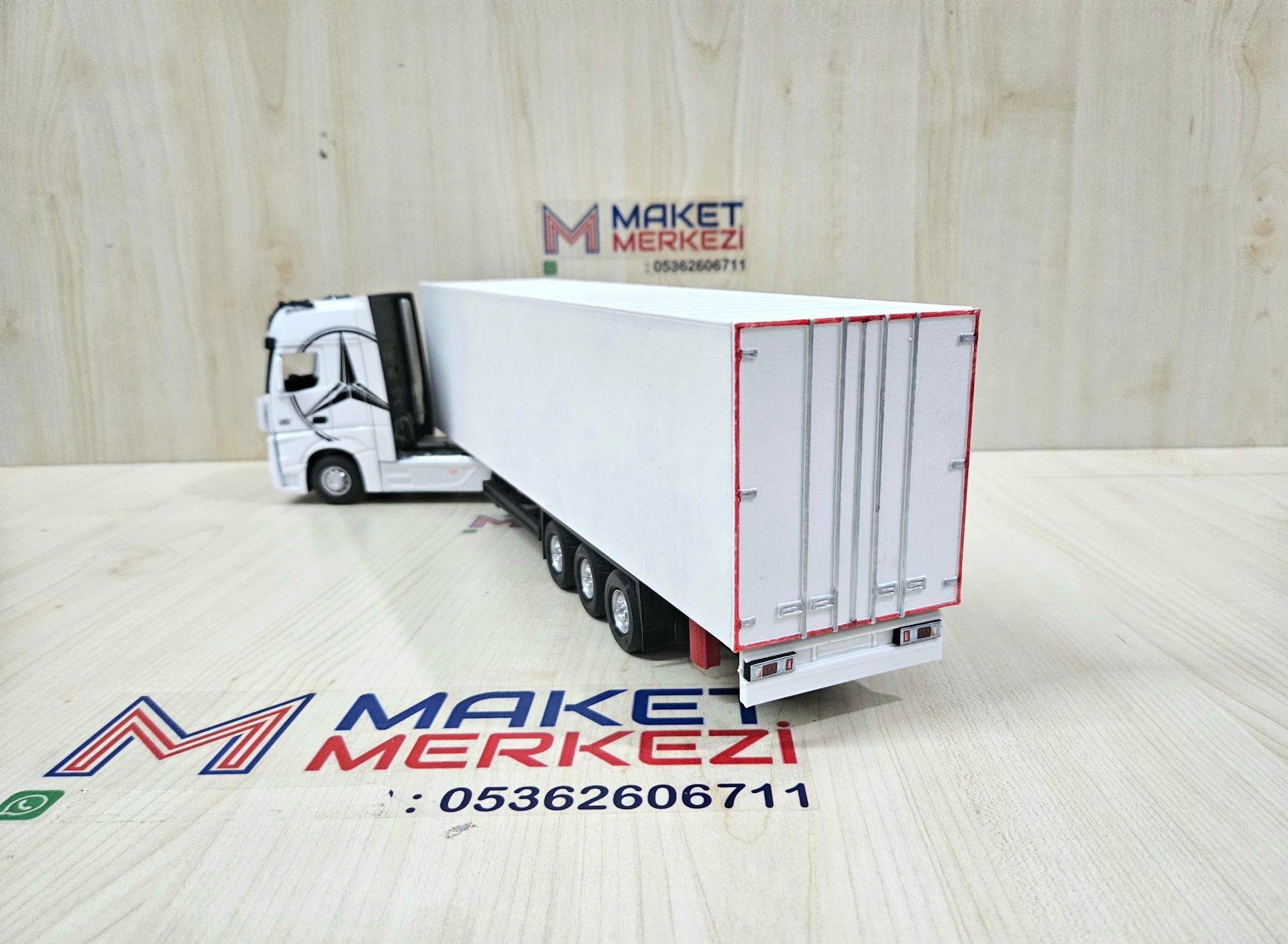 1/36 BEYAZ MERCEDES ACTROS 1851 FRIGO DORSELİ TIR MAKETİ