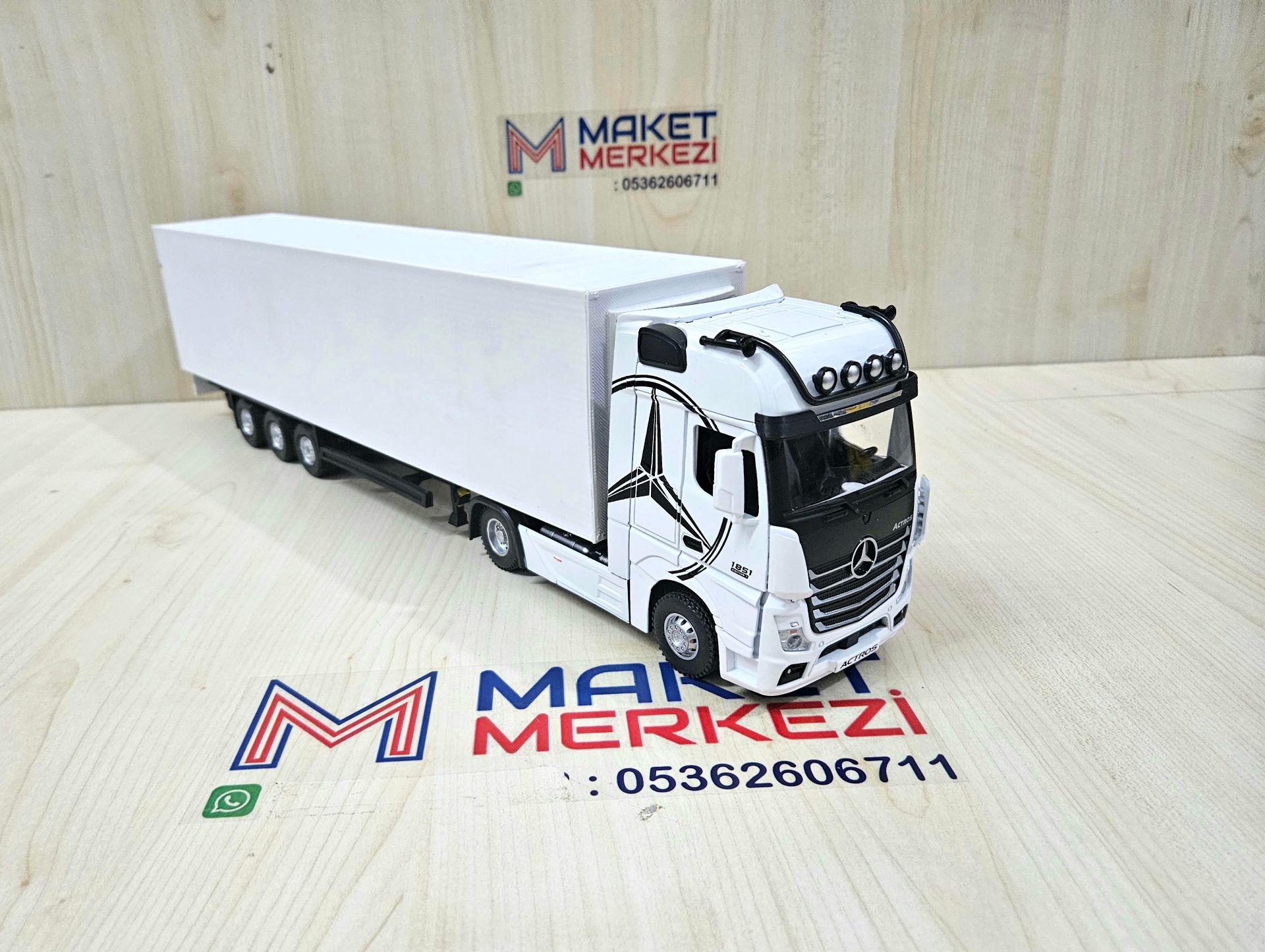 1/36 BEYAZ MERCEDES ACTROS 1851 FRIGO DORSELİ TIR MAKETİ