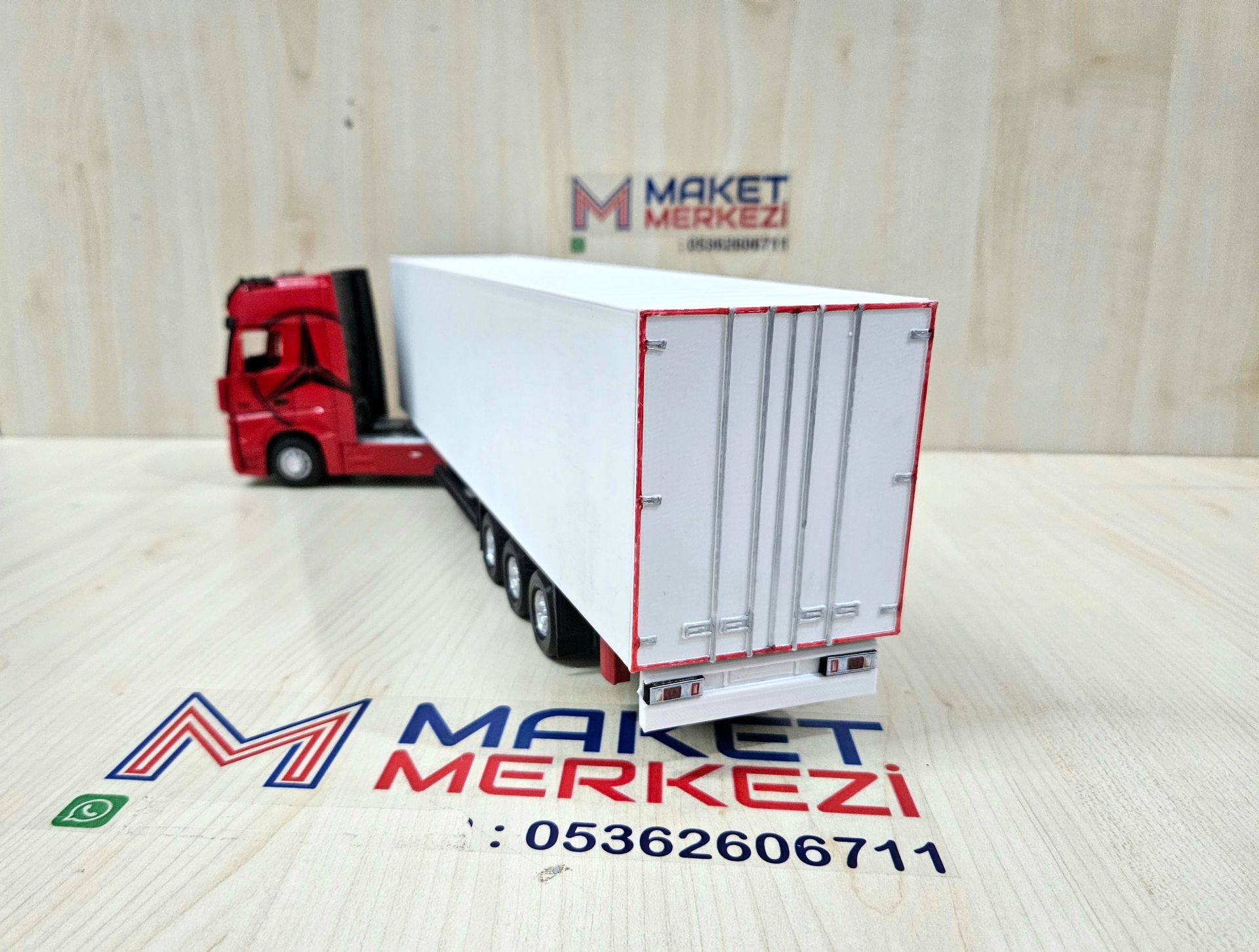 1/36 KIRMIZI MERCEDES ACTROS 1851 FRIGO DORSELİ TIR MAKETİ
