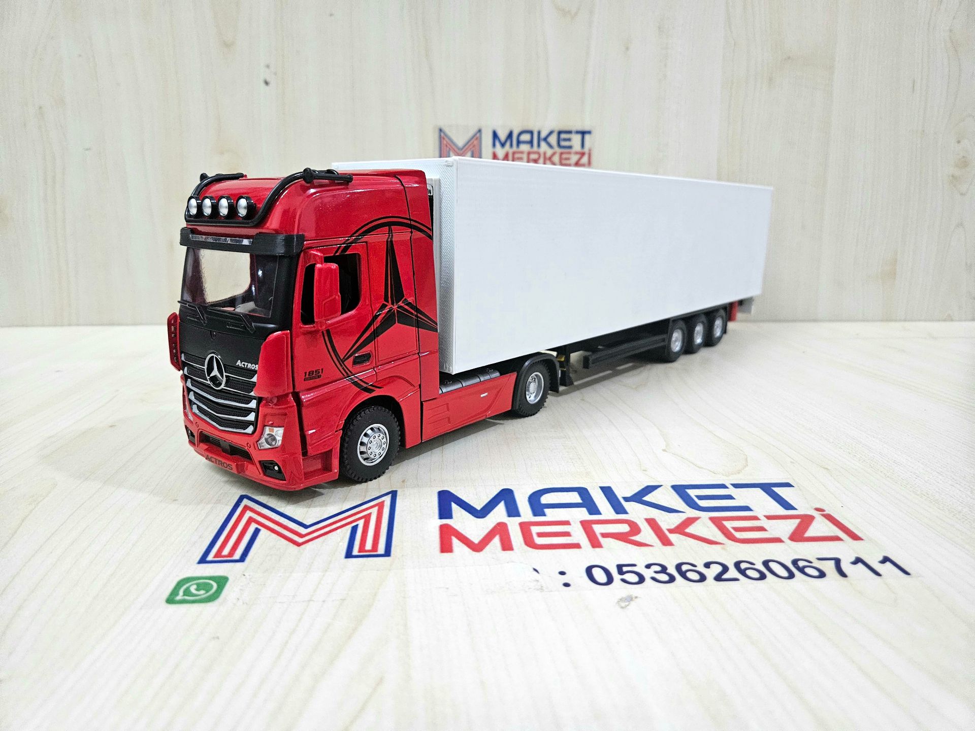 1/36 KIRMIZI MERCEDES ACTROS 1851 FRIGO DORSELİ TIR MAKETİ
