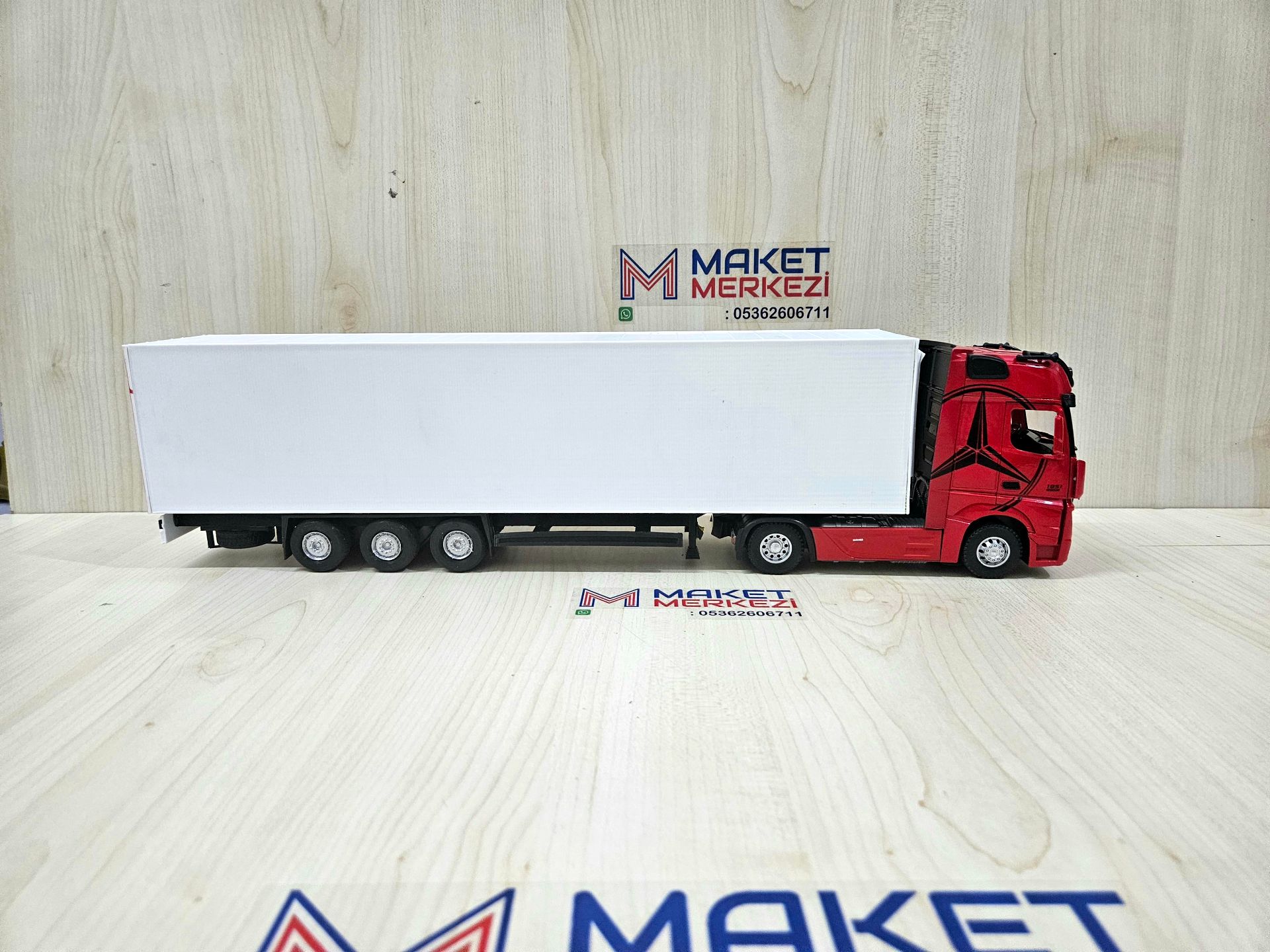 1/36 KIRMIZI MERCEDES ACTROS 1851 FRIGO DORSELİ TIR MAKETİ