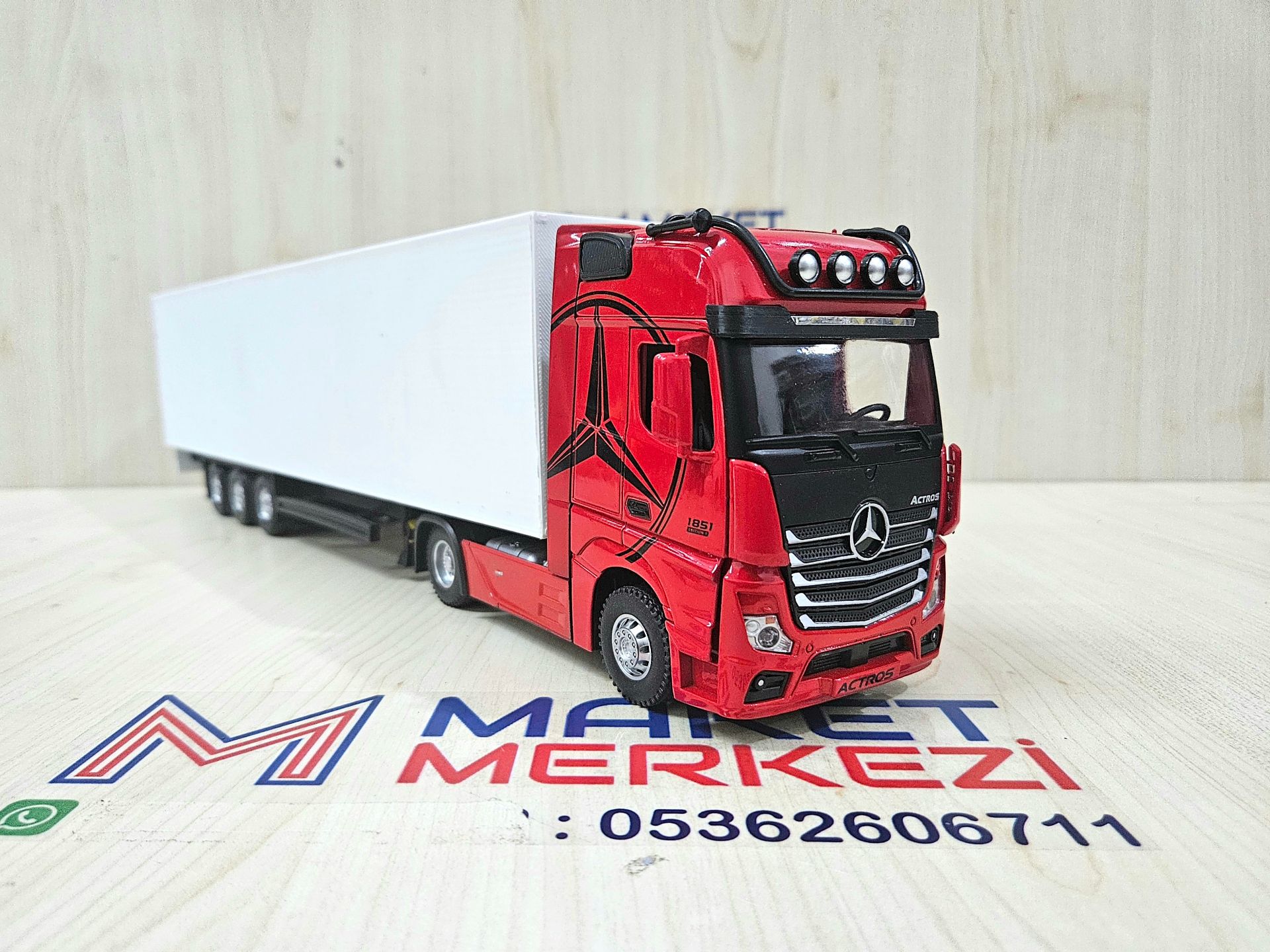 1/36 KIRMIZI MERCEDES ACTROS 1851 FRIGO DORSELİ TIR MAKETİ