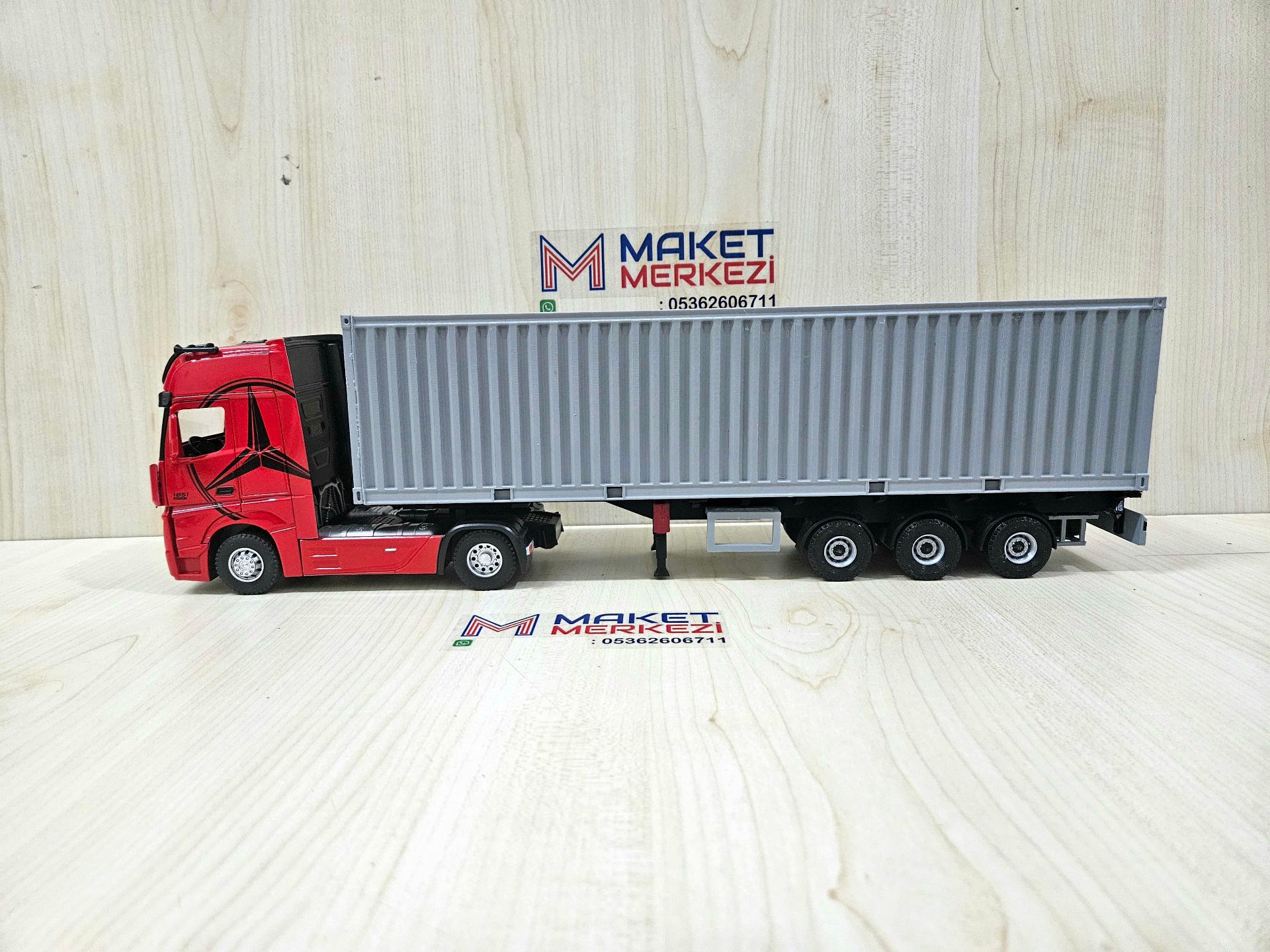 1/36 KIRMIZI MERCEDES ACTROS 1851 KONTEYNER DORSELİ TIR MAKETİ