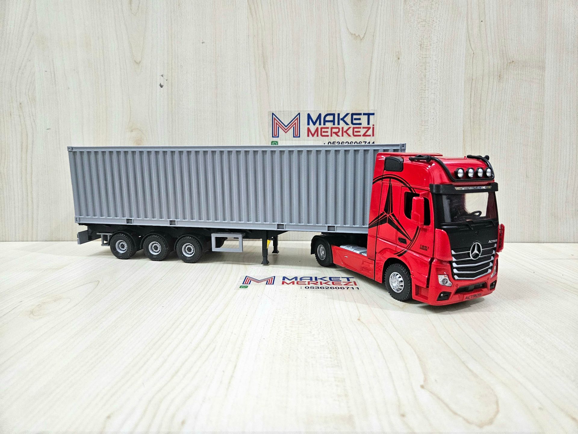1/36 KIRMIZI MERCEDES ACTROS 1851 KONTEYNER DORSELİ TIR MAKETİ