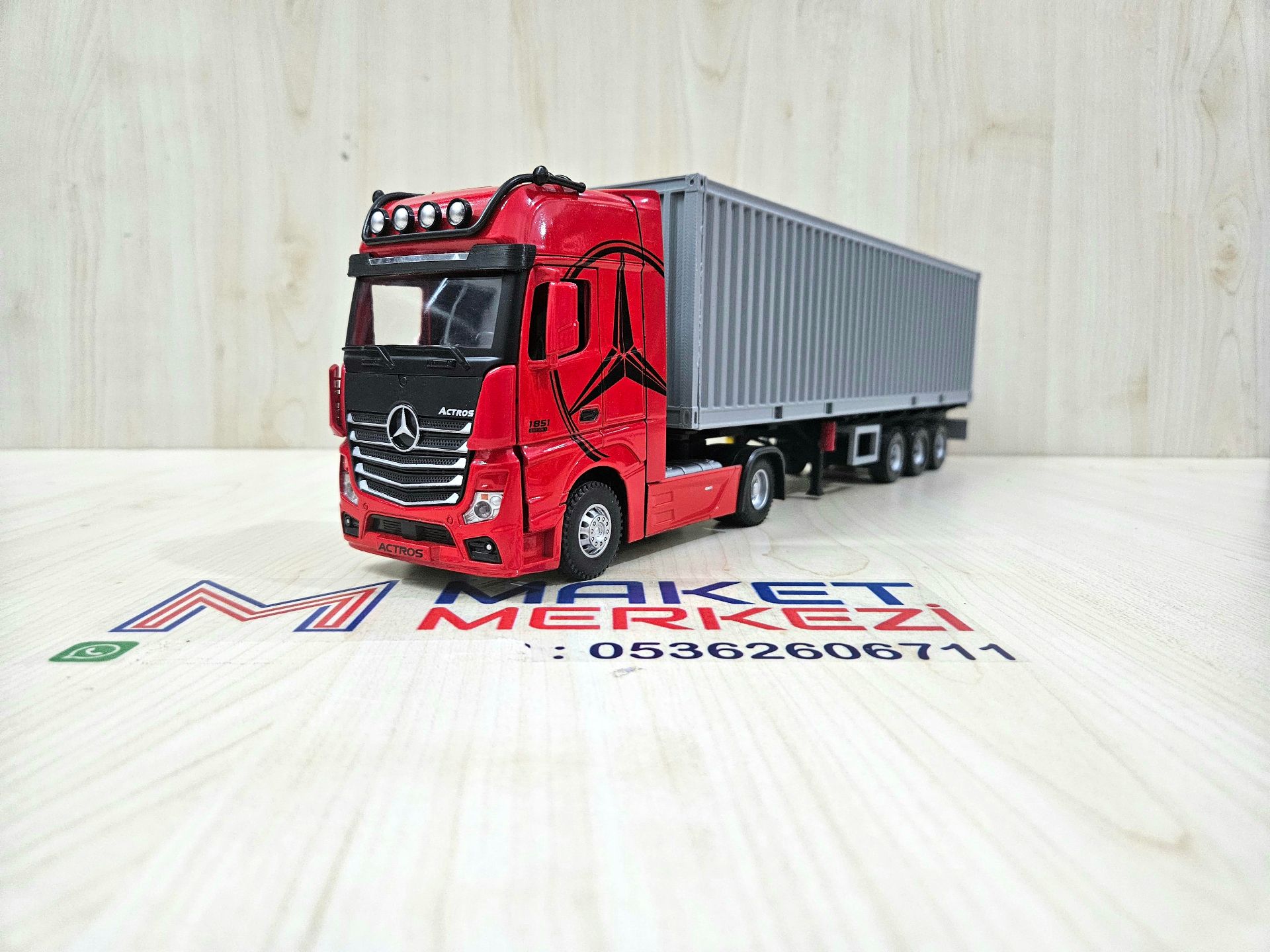 1/36 KIRMIZI MERCEDES ACTROS 1851 KONTEYNER DORSELİ TIR MAKETİ