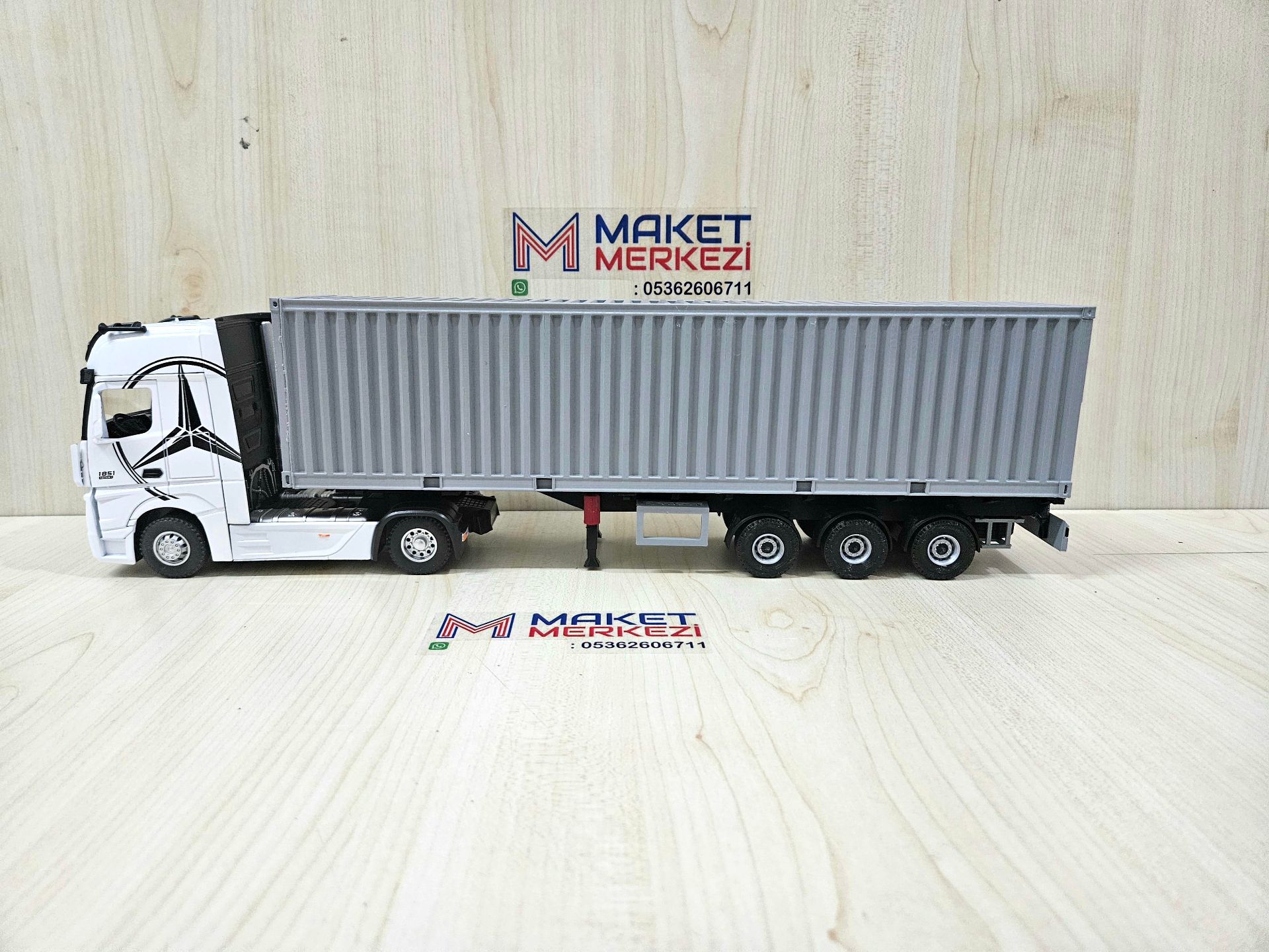 1/36 BEYAZ MERCEDES ACTROS 1851 KONTEYNER DORSELİ TIR MAKETİ