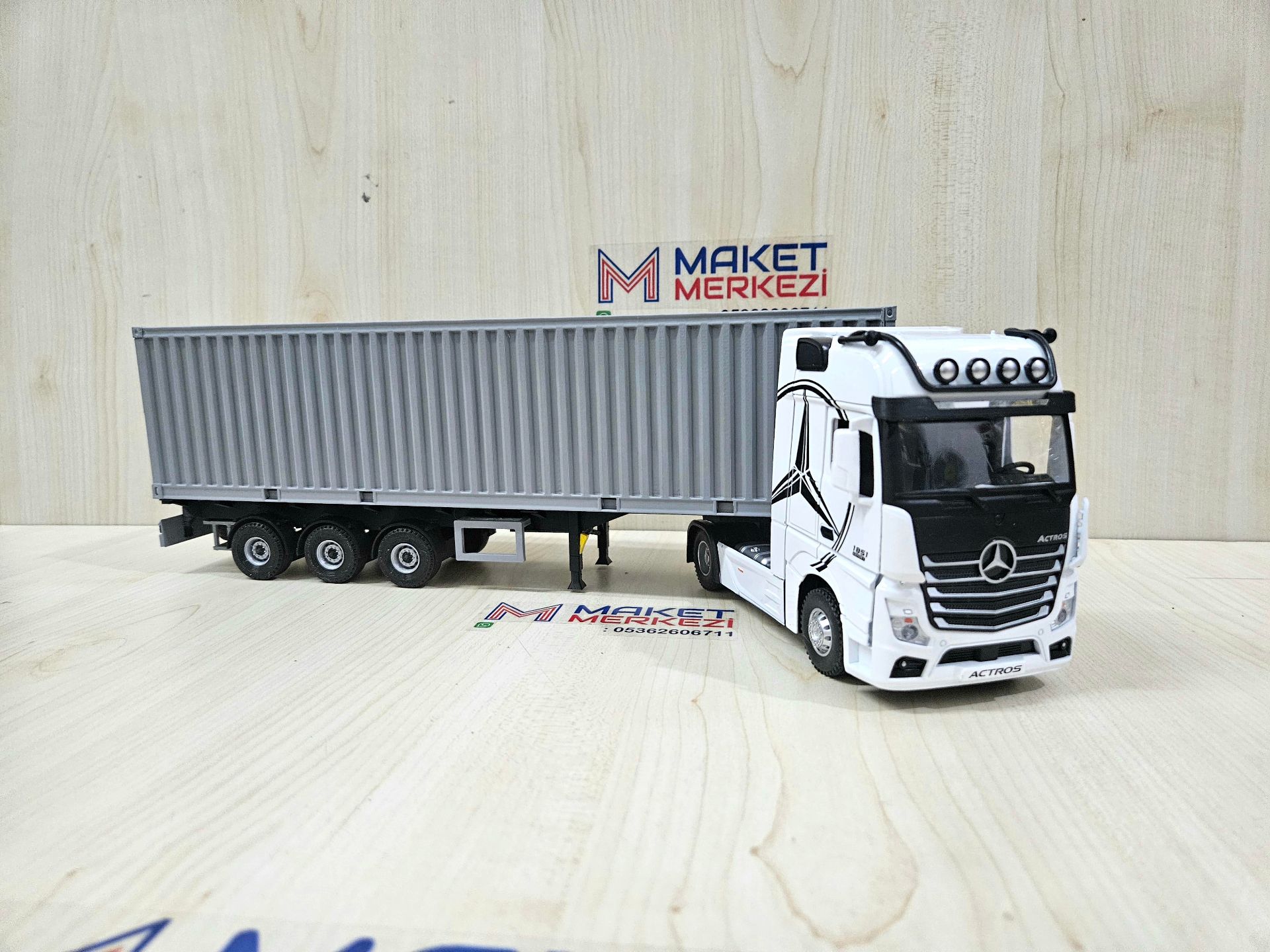 1/36 BEYAZ MERCEDES ACTROS 1851 KONTEYNER DORSELİ TIR MAKETİ