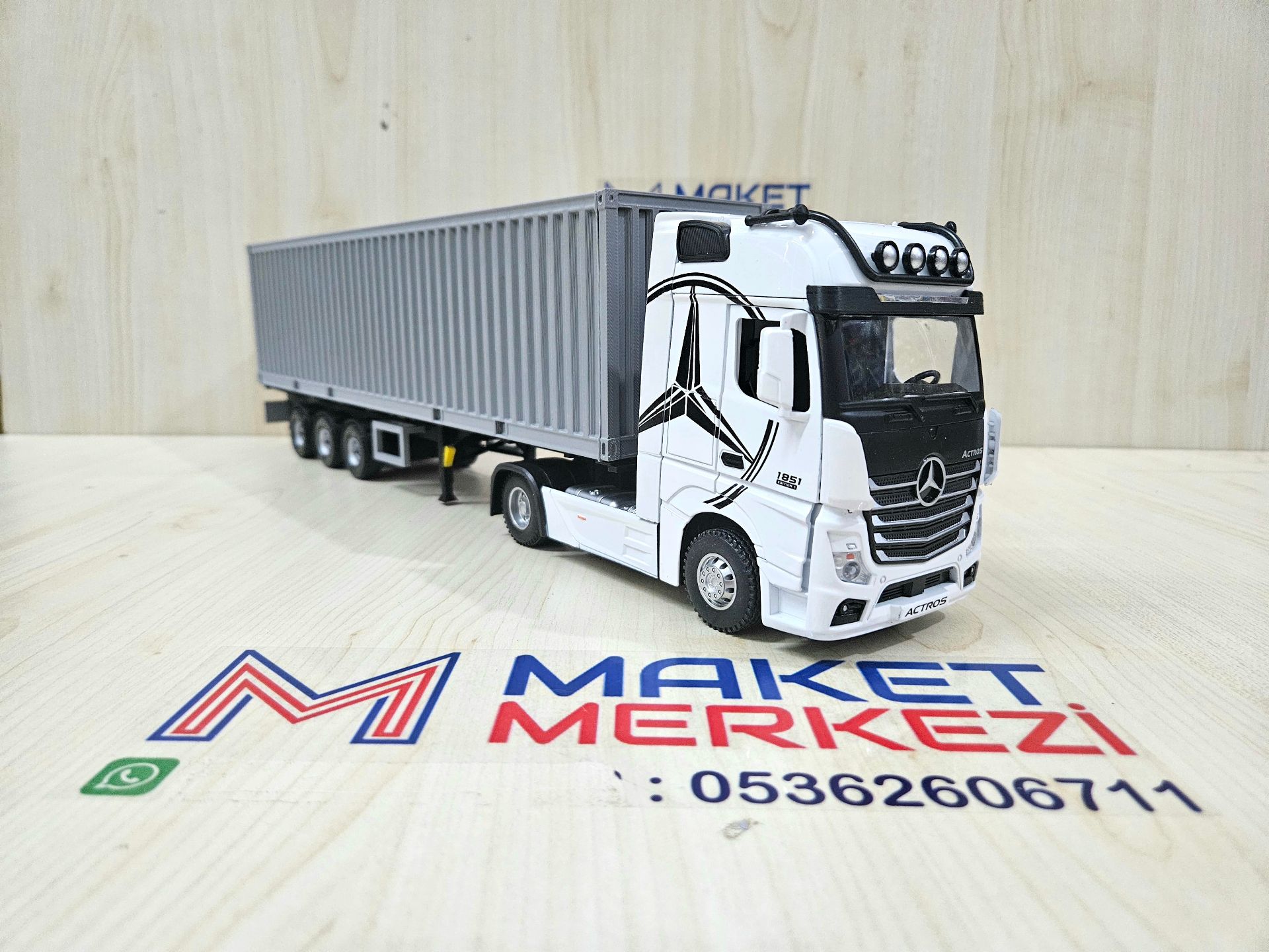 1/36 BEYAZ MERCEDES ACTROS 1851 KONTEYNER DORSELİ TIR MAKETİ
