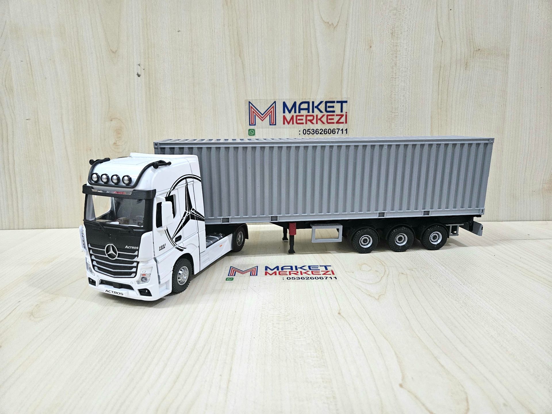 1/36 BEYAZ MERCEDES ACTROS 1851 KONTEYNER DORSELİ TIR MAKETİ