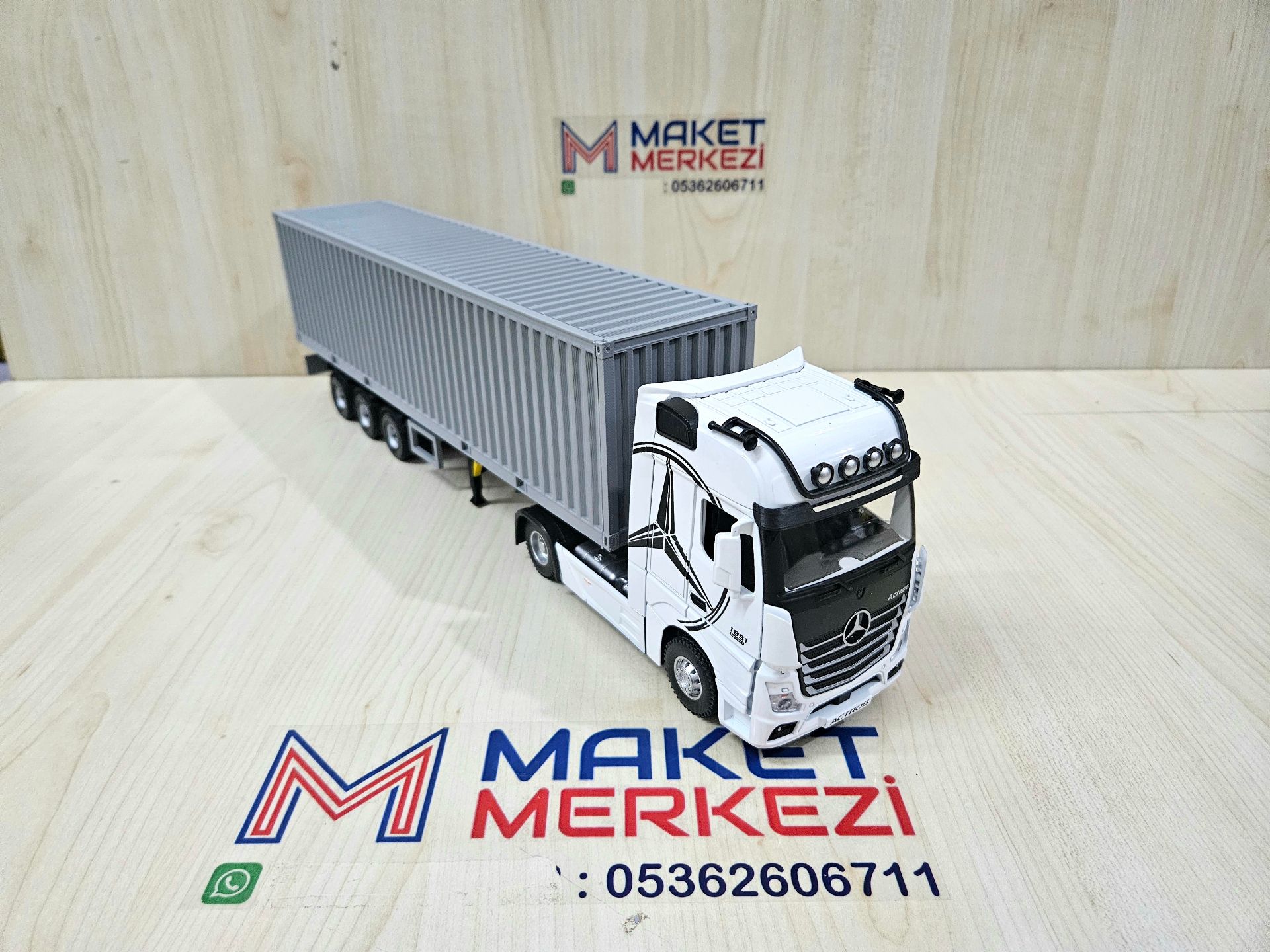1/36 BEYAZ MERCEDES ACTROS 1851 KONTEYNER DORSELİ TIR MAKETİ
