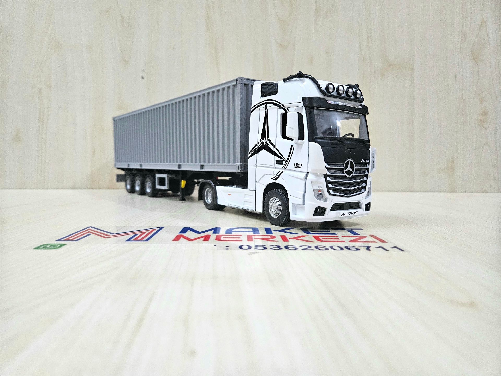 1/36 BEYAZ MERCEDES ACTROS 1851 KONTEYNER DORSELİ TIR MAKETİ