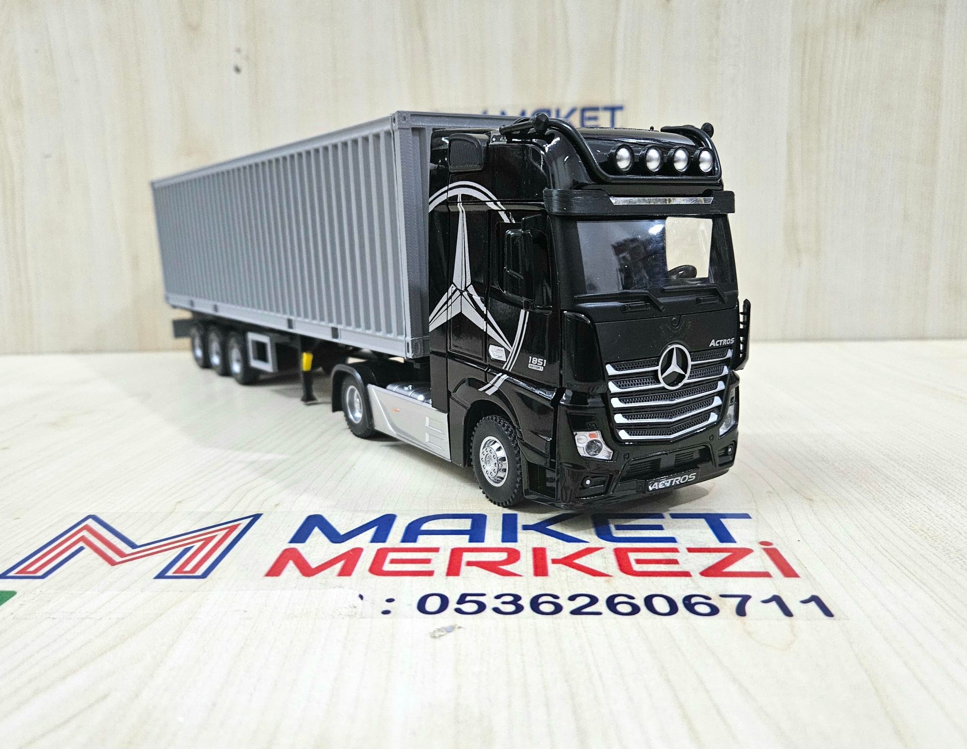 1/36 SİYAH MERCEDES ACTROS 1851 KONTEYNER DORSELİ TIR MAKETİ