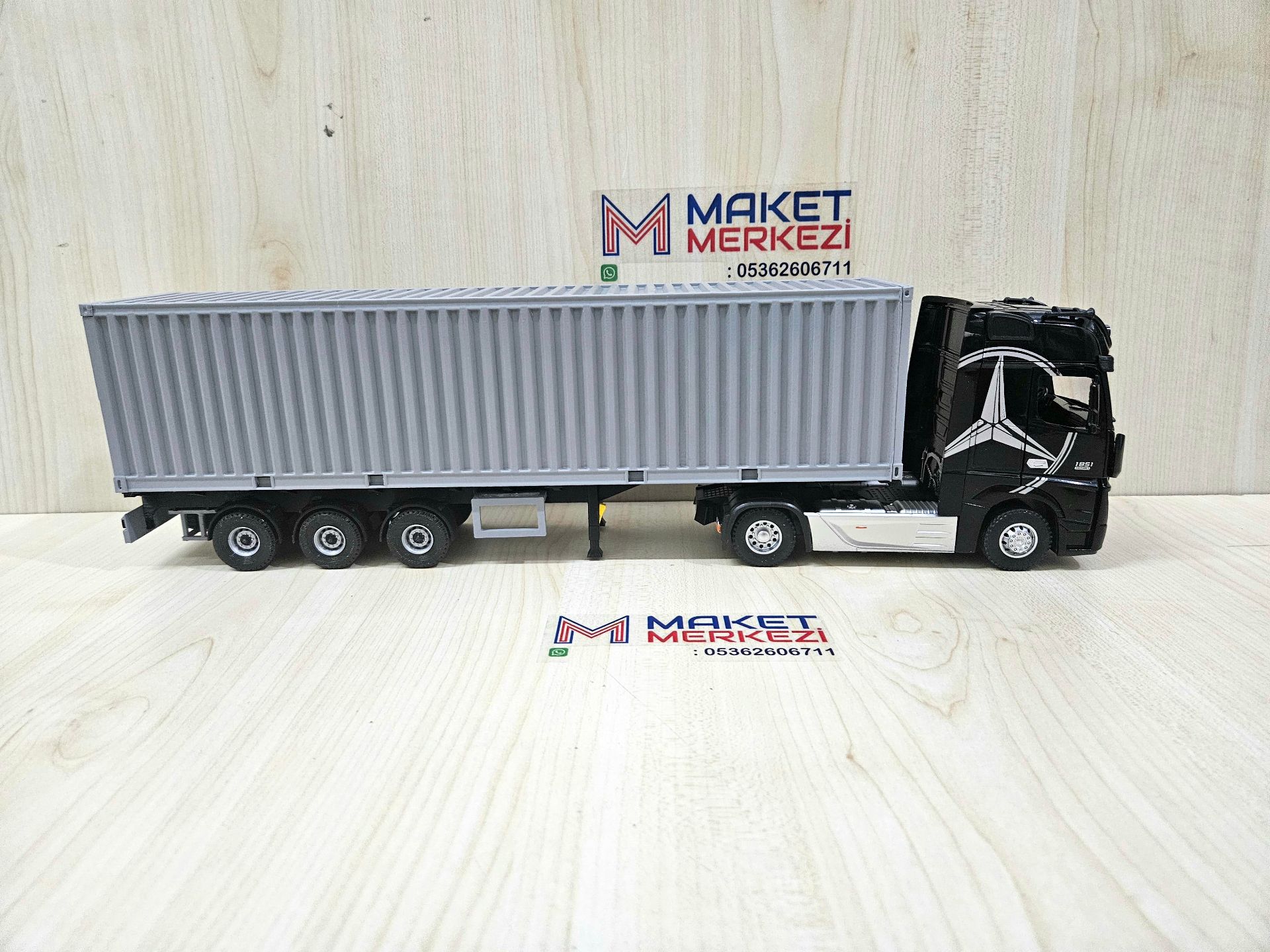 1/36 SİYAH MERCEDES ACTROS 1851 KONTEYNER DORSELİ TIR MAKETİ