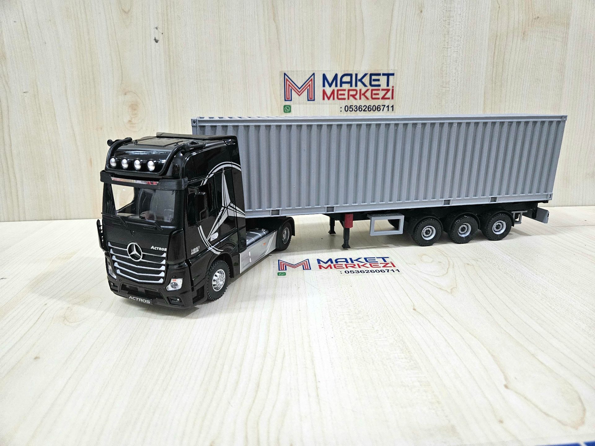 1/36 SİYAH MERCEDES ACTROS 1851 KONTEYNER DORSELİ TIR MAKETİ