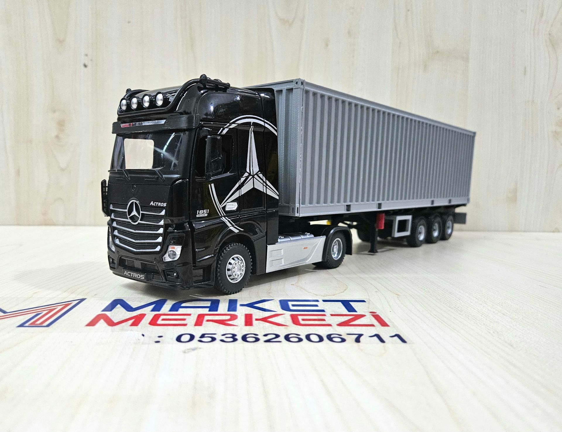1/36 SİYAH MERCEDES ACTROS 1851 KONTEYNER DORSELİ TIR MAKETİ