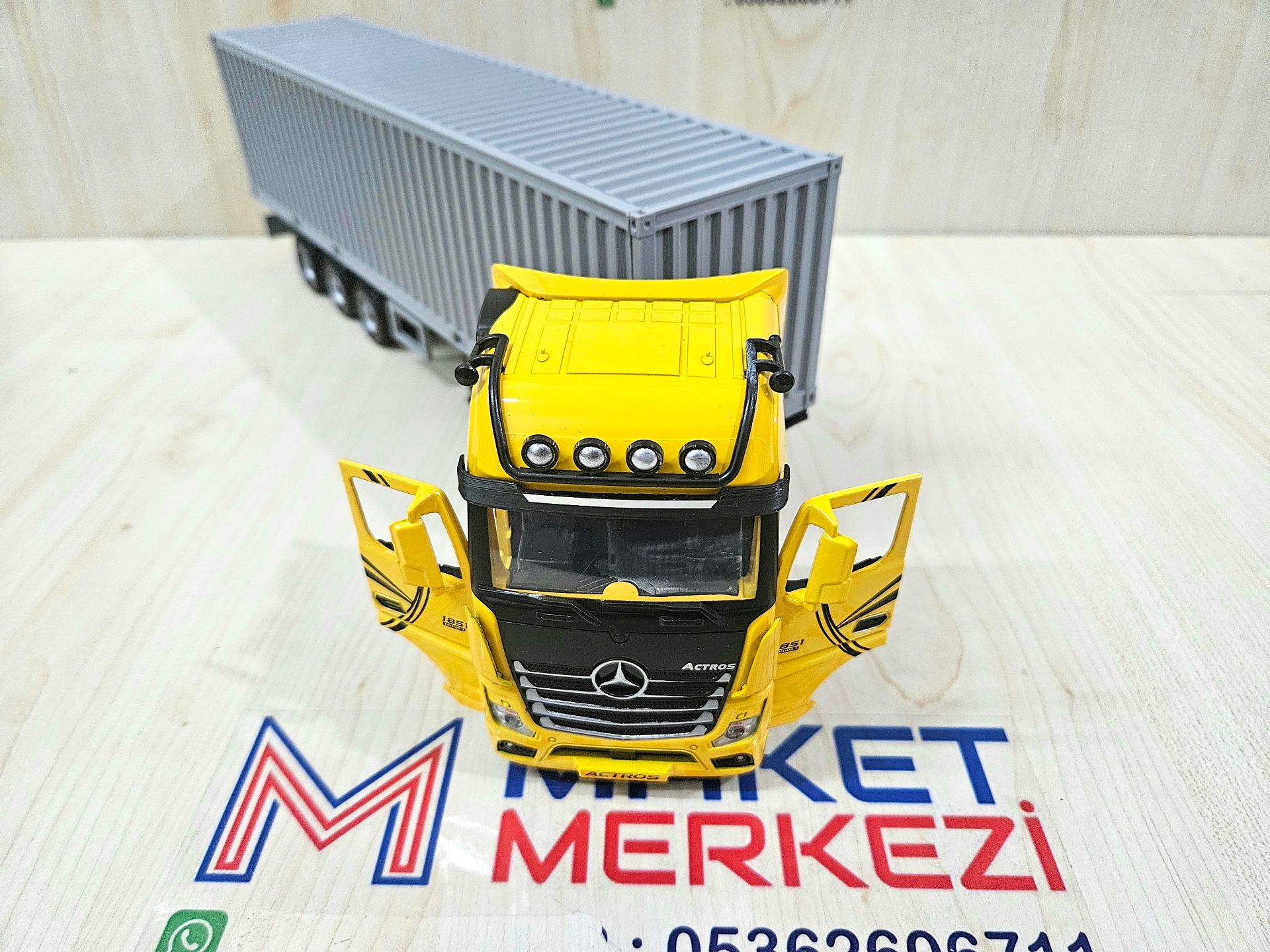 1/36 SARI MERCEDES ACTROS 1851 KONTEYNER DORSELİ TIR MAKETİ