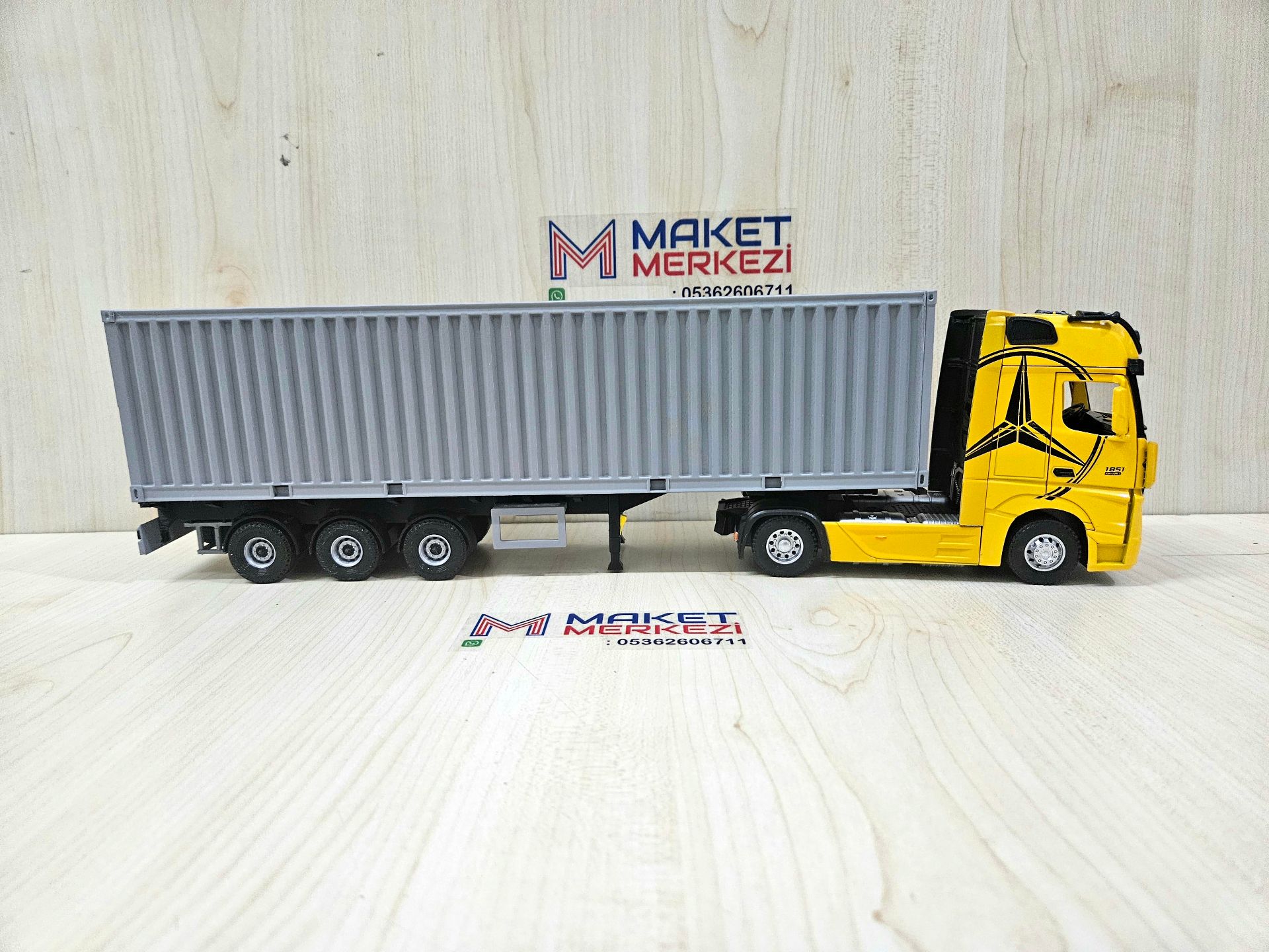 1/36 SARI MERCEDES ACTROS 1851 KONTEYNER DORSELİ TIR MAKETİ