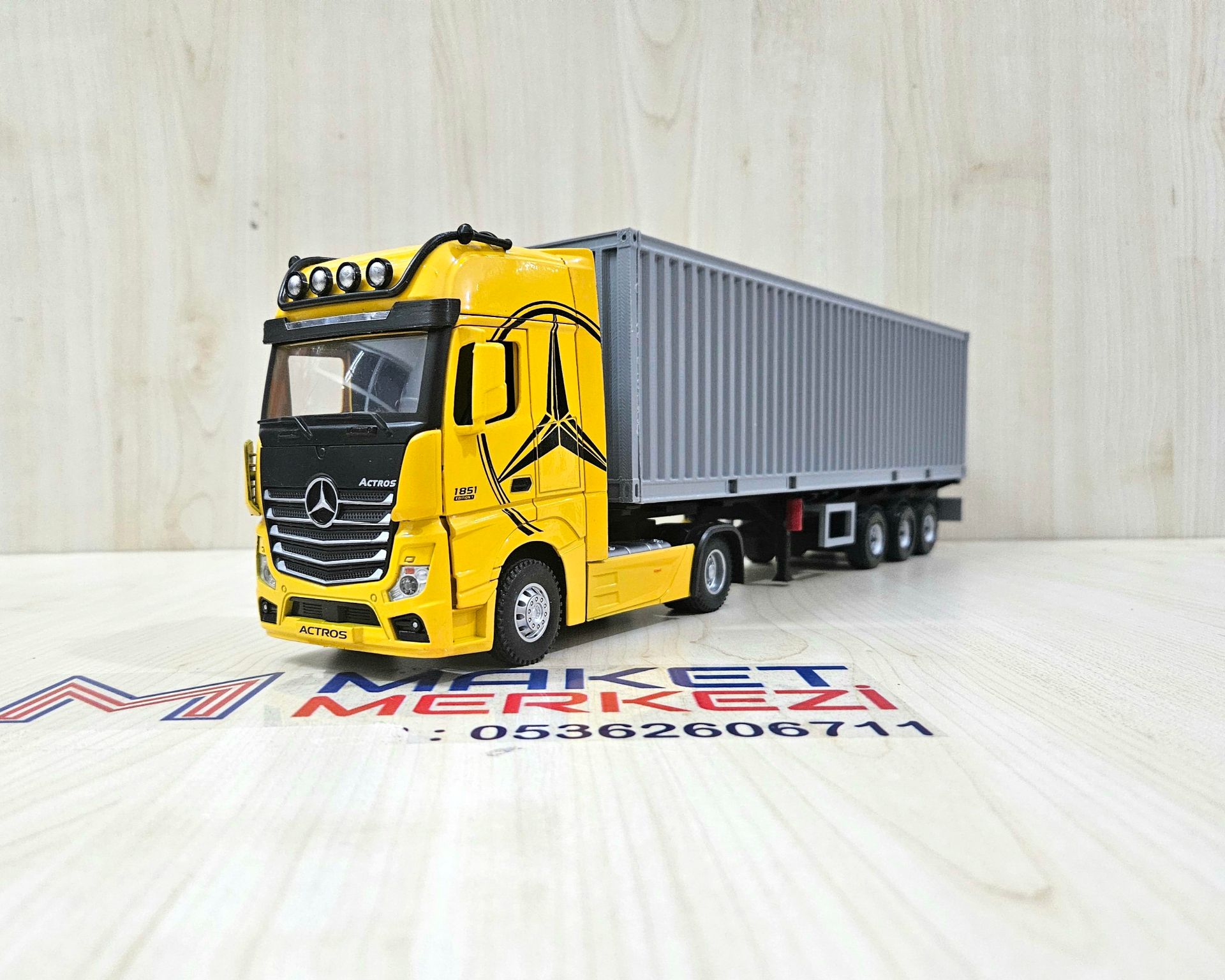 1/36 SARI MERCEDES ACTROS 1851 KONTEYNER DORSELİ TIR MAKETİ