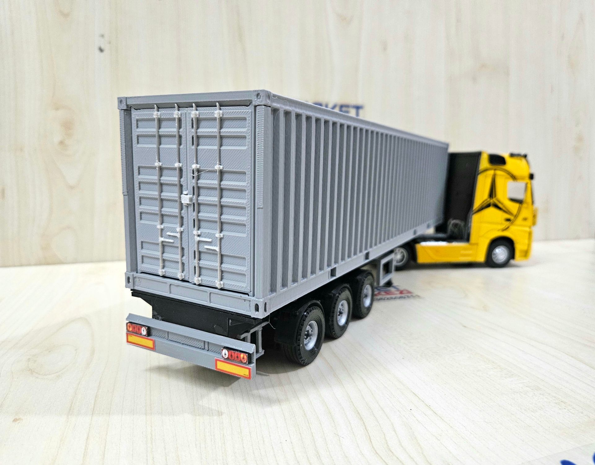 1/36 SARI MERCEDES ACTROS 1851 KONTEYNER DORSELİ TIR MAKETİ