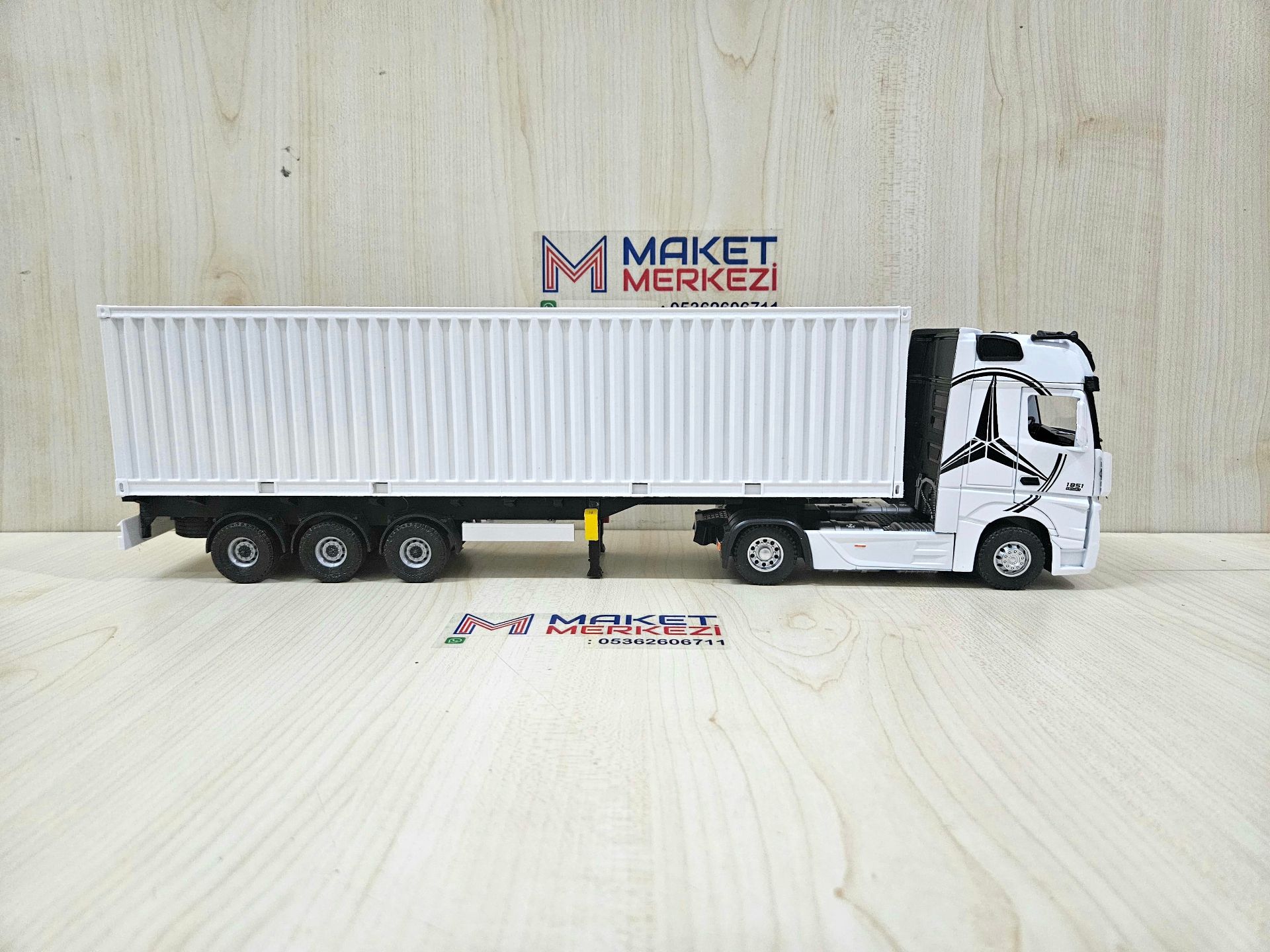 1/36 BEYAZ MERCEDES ACTROS 1851 KONTEYNER DORSELİ TIR MAKETİ