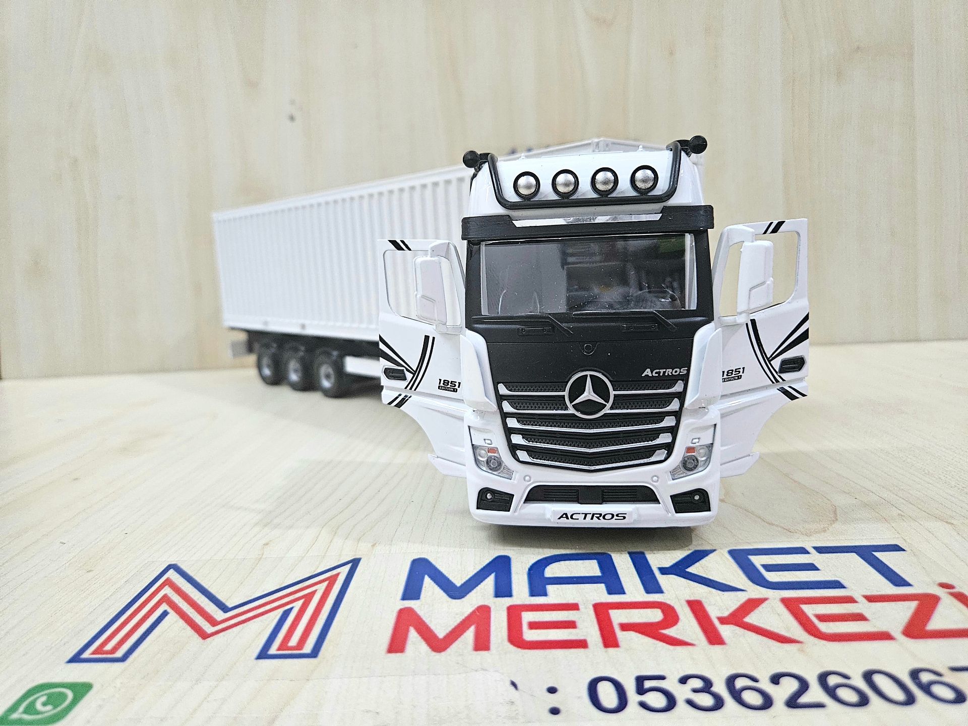1/36 BEYAZ MERCEDES ACTROS 1851 KONTEYNER DORSELİ TIR MAKETİ