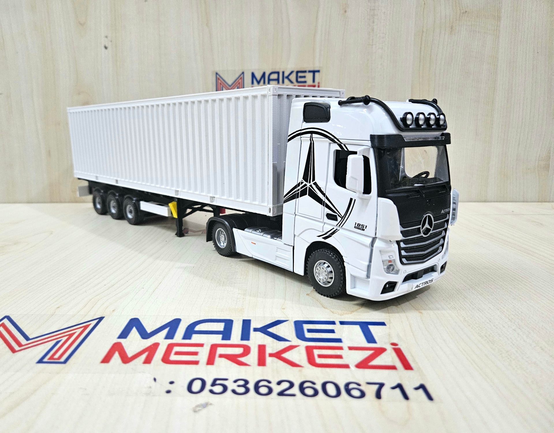 1/36 BEYAZ MERCEDES ACTROS 1851 KONTEYNER DORSELİ TIR MAKETİ