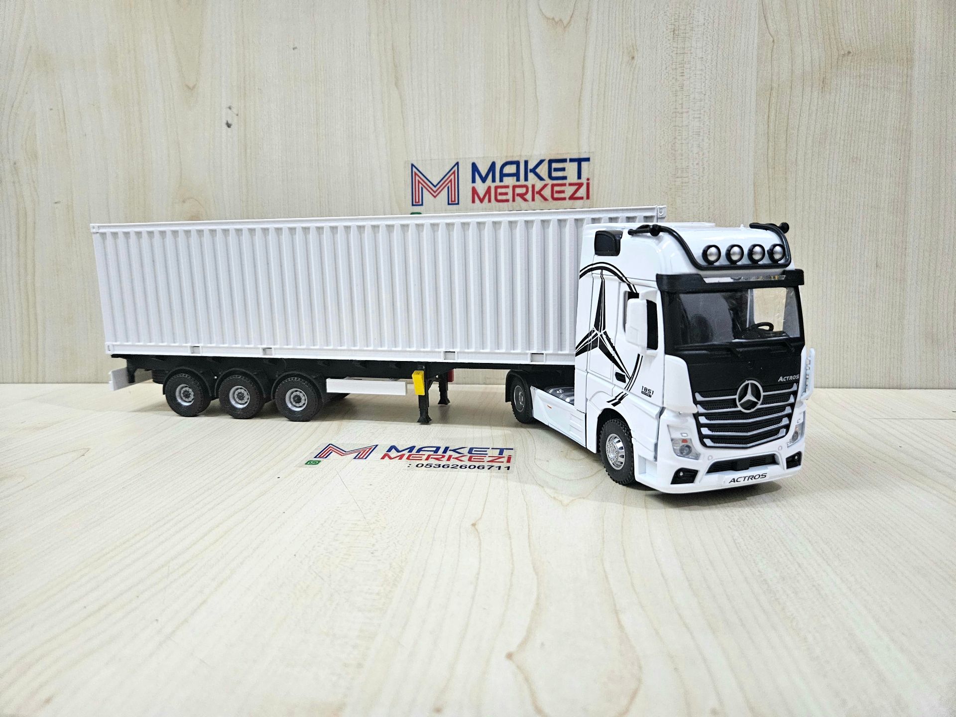 1/36 BEYAZ MERCEDES ACTROS 1851 KONTEYNER DORSELİ TIR MAKETİ