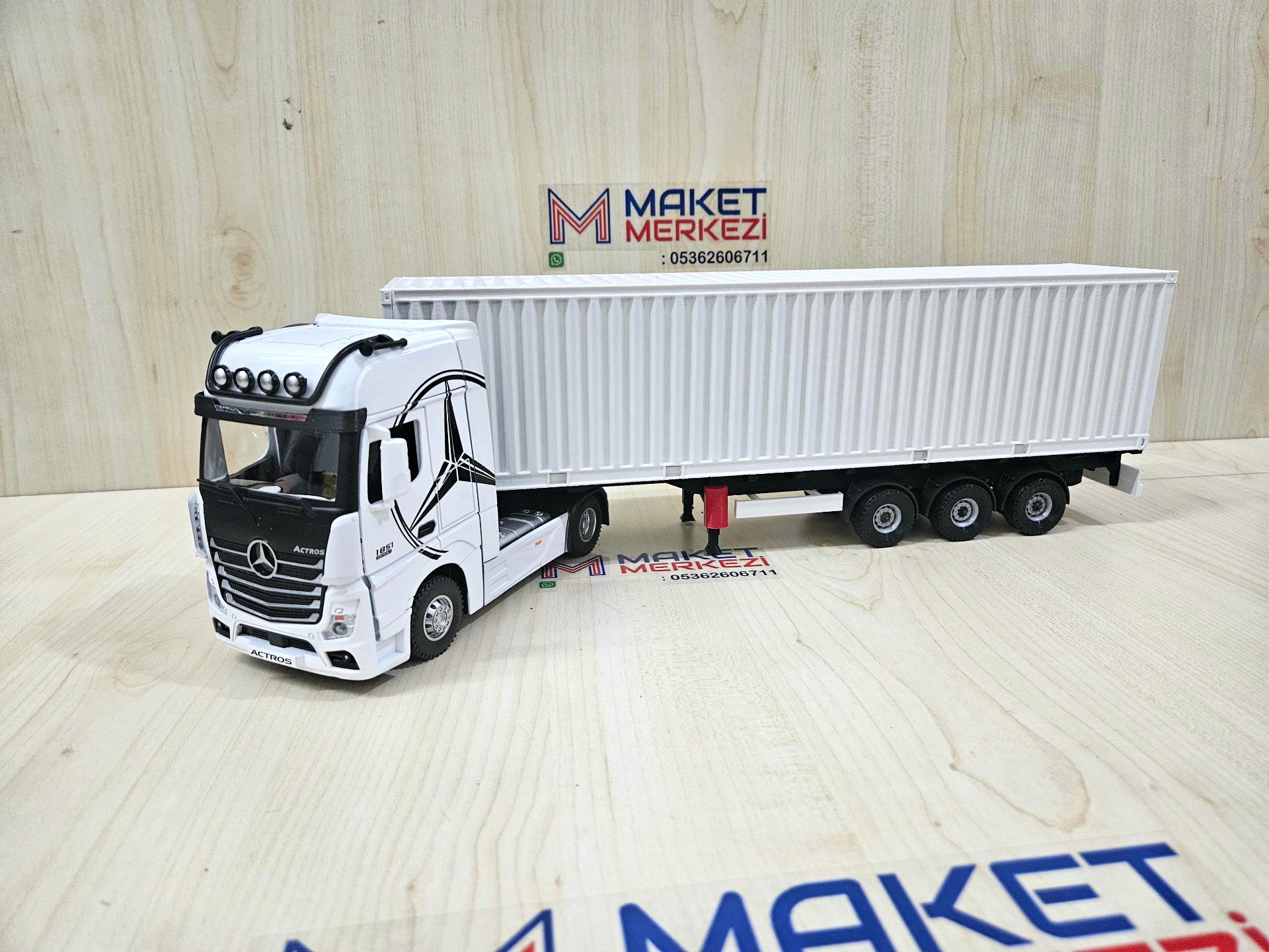 1/36 BEYAZ MERCEDES ACTROS 1851 KONTEYNER DORSELİ TIR MAKETİ