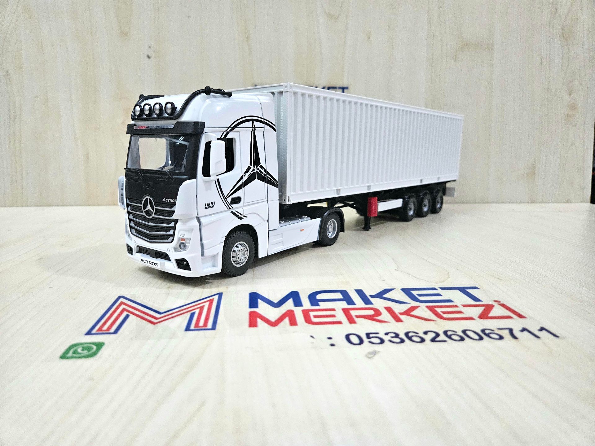 1/36 BEYAZ MERCEDES ACTROS 1851 KONTEYNER DORSELİ TIR MAKETİ