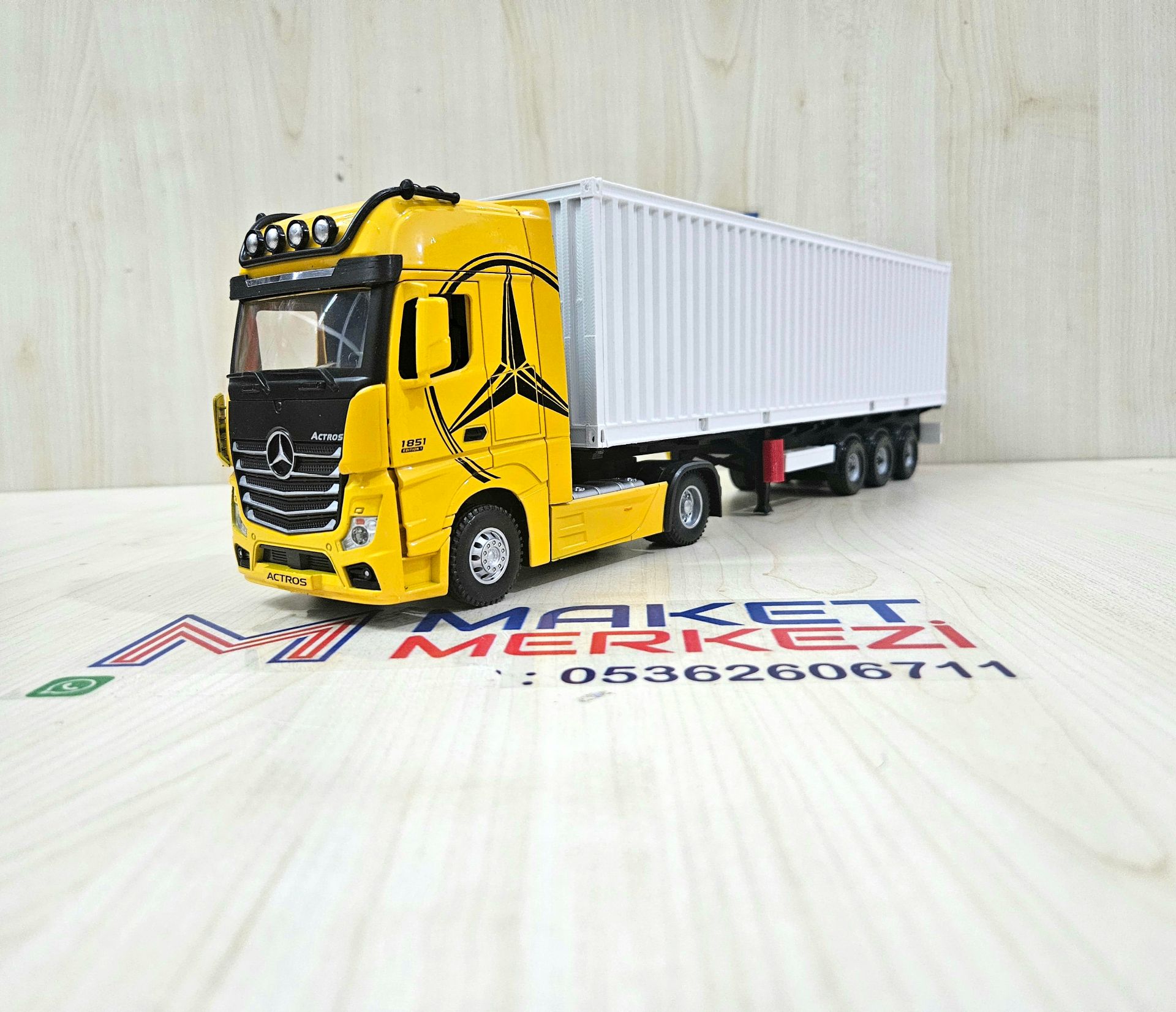 1/36 SARI MERCEDES ACTROS 1851 KONTEYNER DORSELİ TIR MAKETİ
