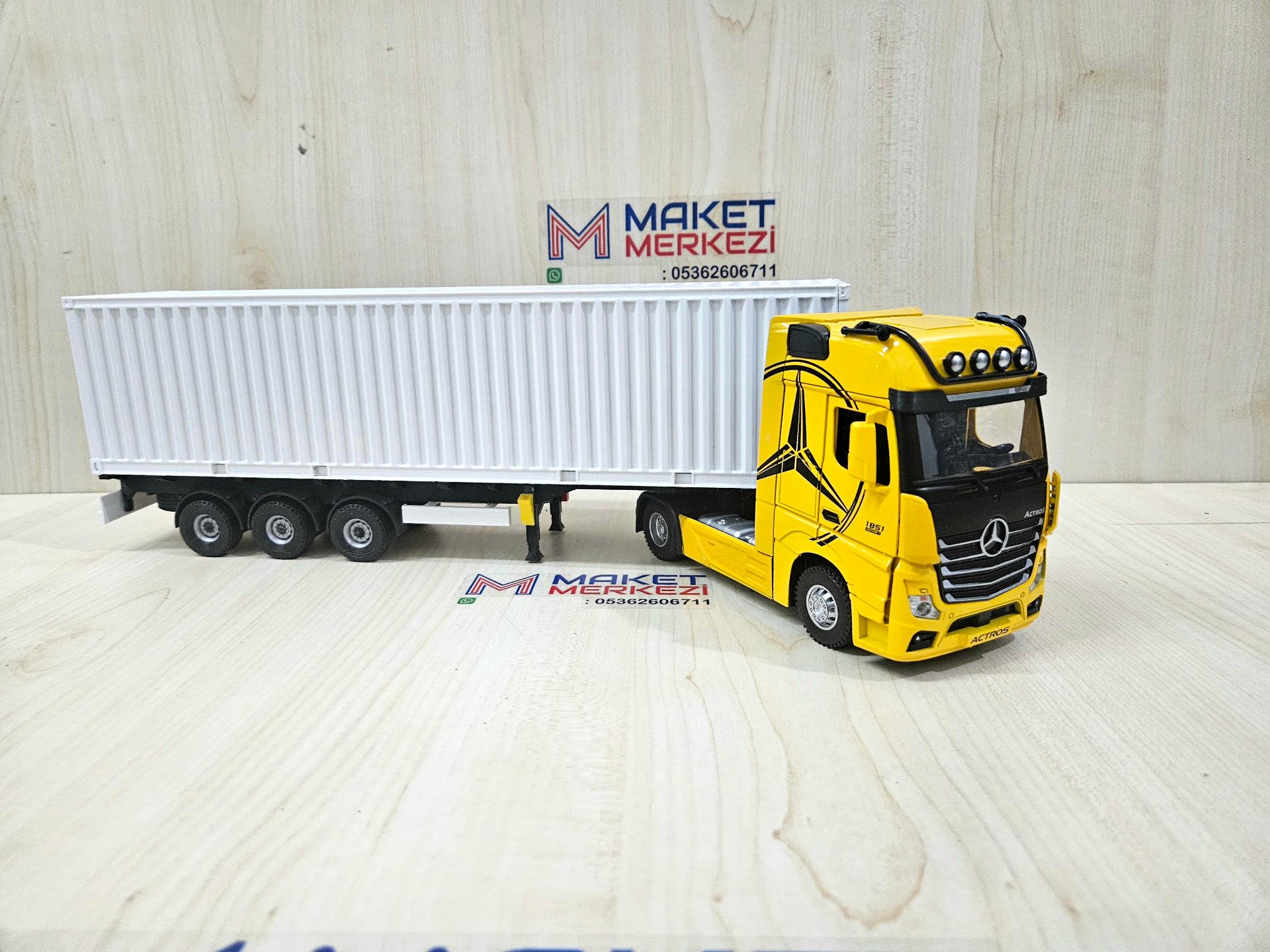 1/36 SARI MERCEDES ACTROS 1851 KONTEYNER DORSELİ TIR MAKETİ