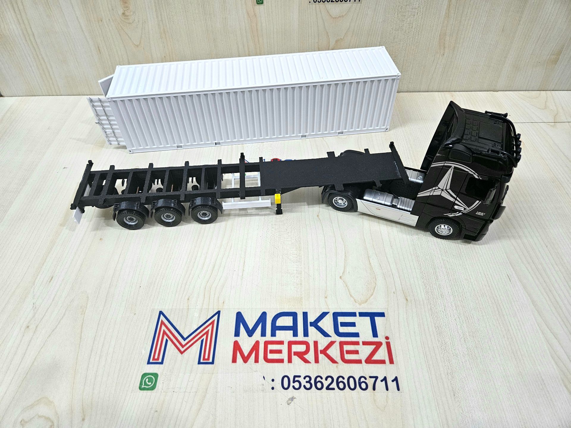 1/36 SİYAH MERCEDES ACTROS 1851 KONTEYNER DORSELİ TIR MAKETİ