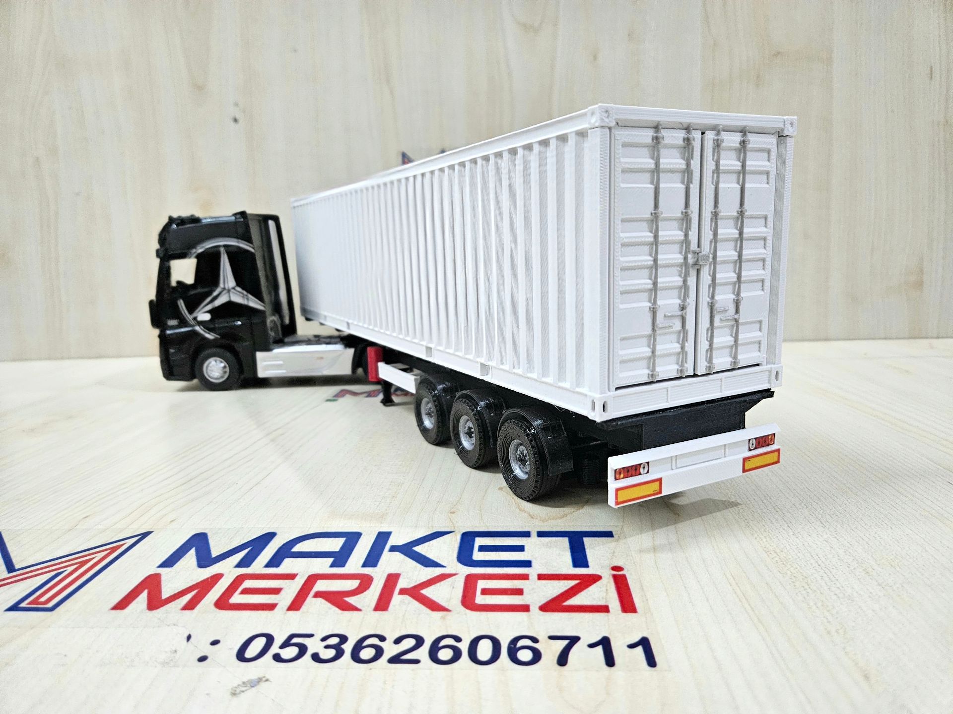1/36 SİYAH MERCEDES ACTROS 1851 KONTEYNER DORSELİ TIR MAKETİ