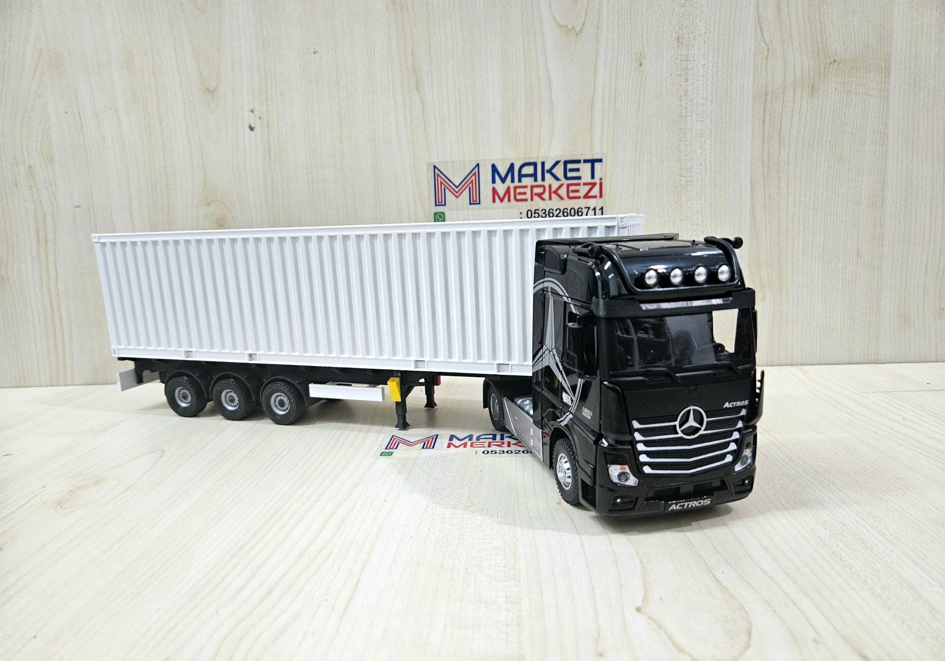 1/36 SİYAH MERCEDES ACTROS 1851 KONTEYNER DORSELİ TIR MAKETİ