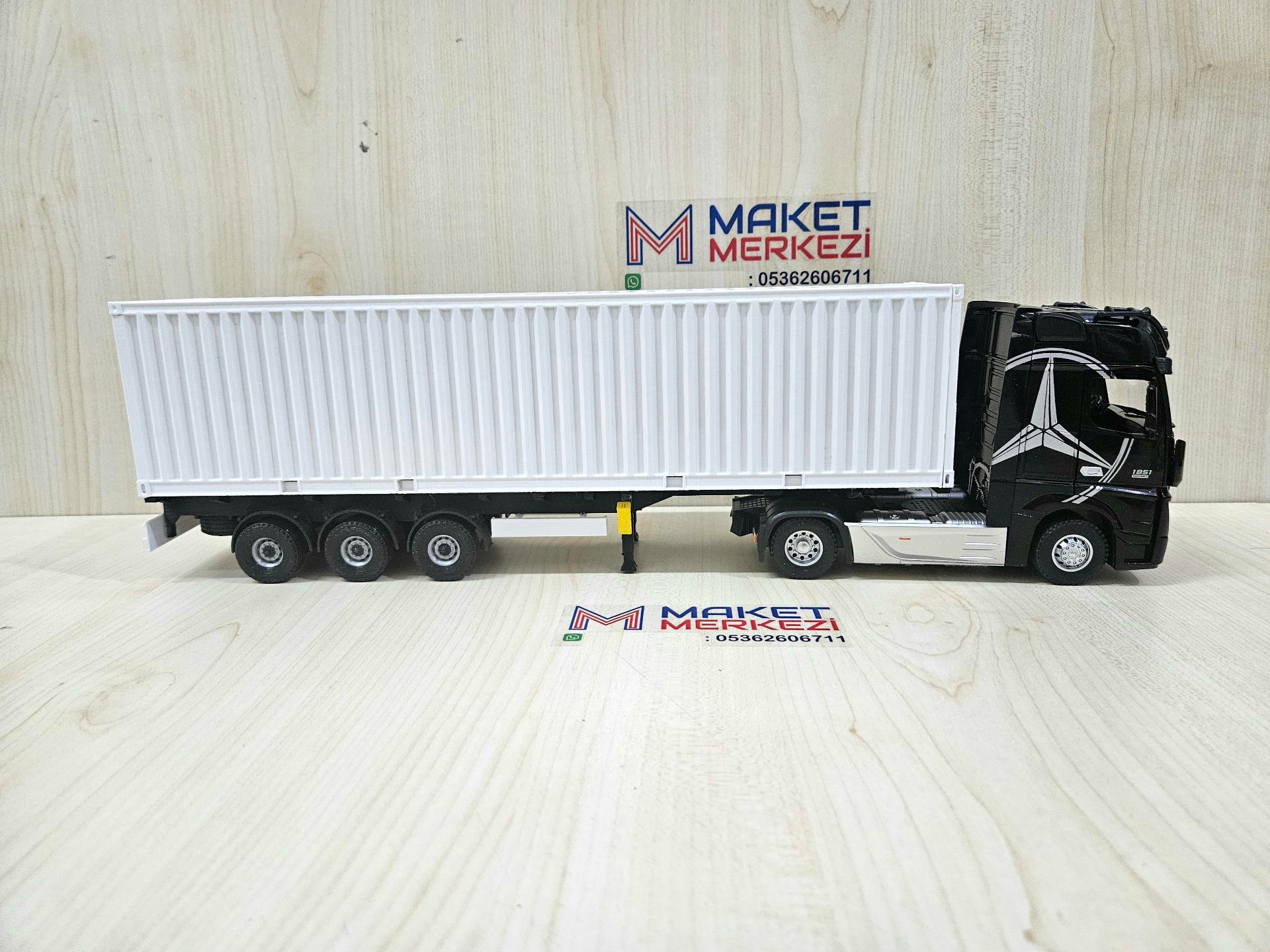1/36 SİYAH MERCEDES ACTROS 1851 KONTEYNER DORSELİ TIR MAKETİ