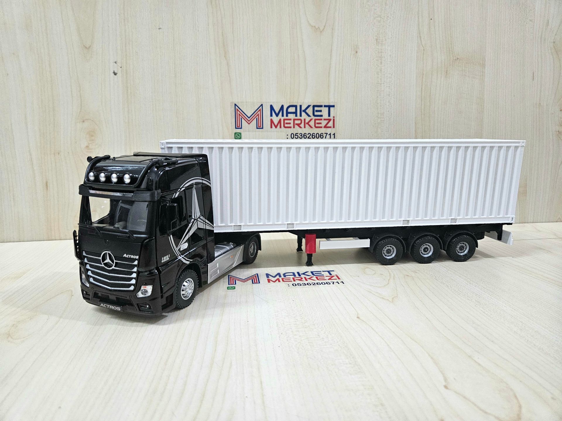 1/36 SİYAH MERCEDES ACTROS 1851 KONTEYNER DORSELİ TIR MAKETİ