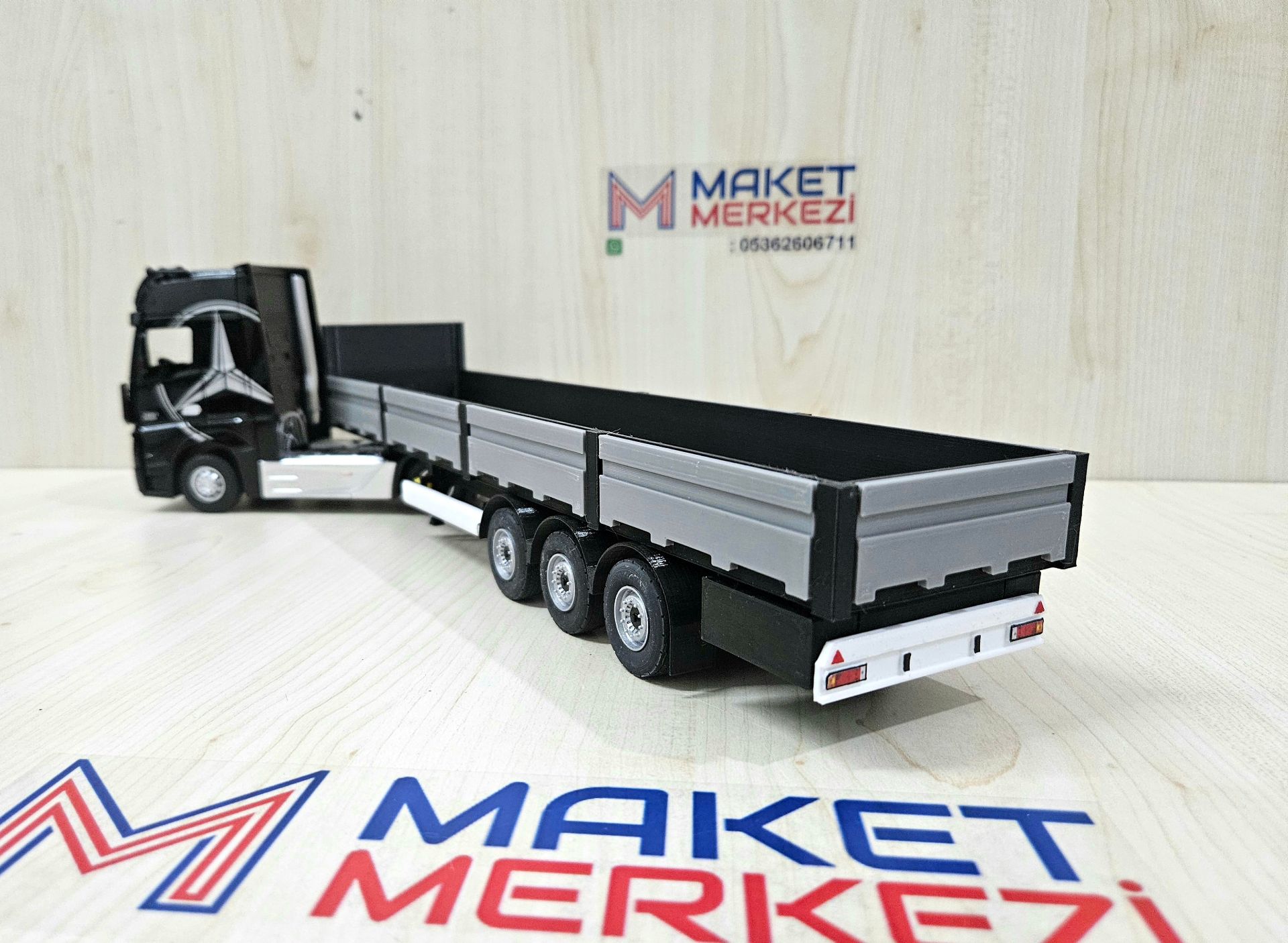 1/36 SİYAH MERCEDES ACTROS 1851 SAL DORSELİ TIR MAKETİ