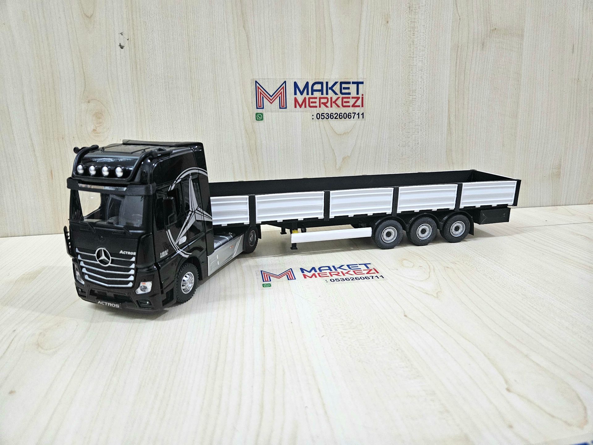 1/36 SİYAH MERCEDES ACTROS 1851 SAL DORSELİ TIR MAKETİ