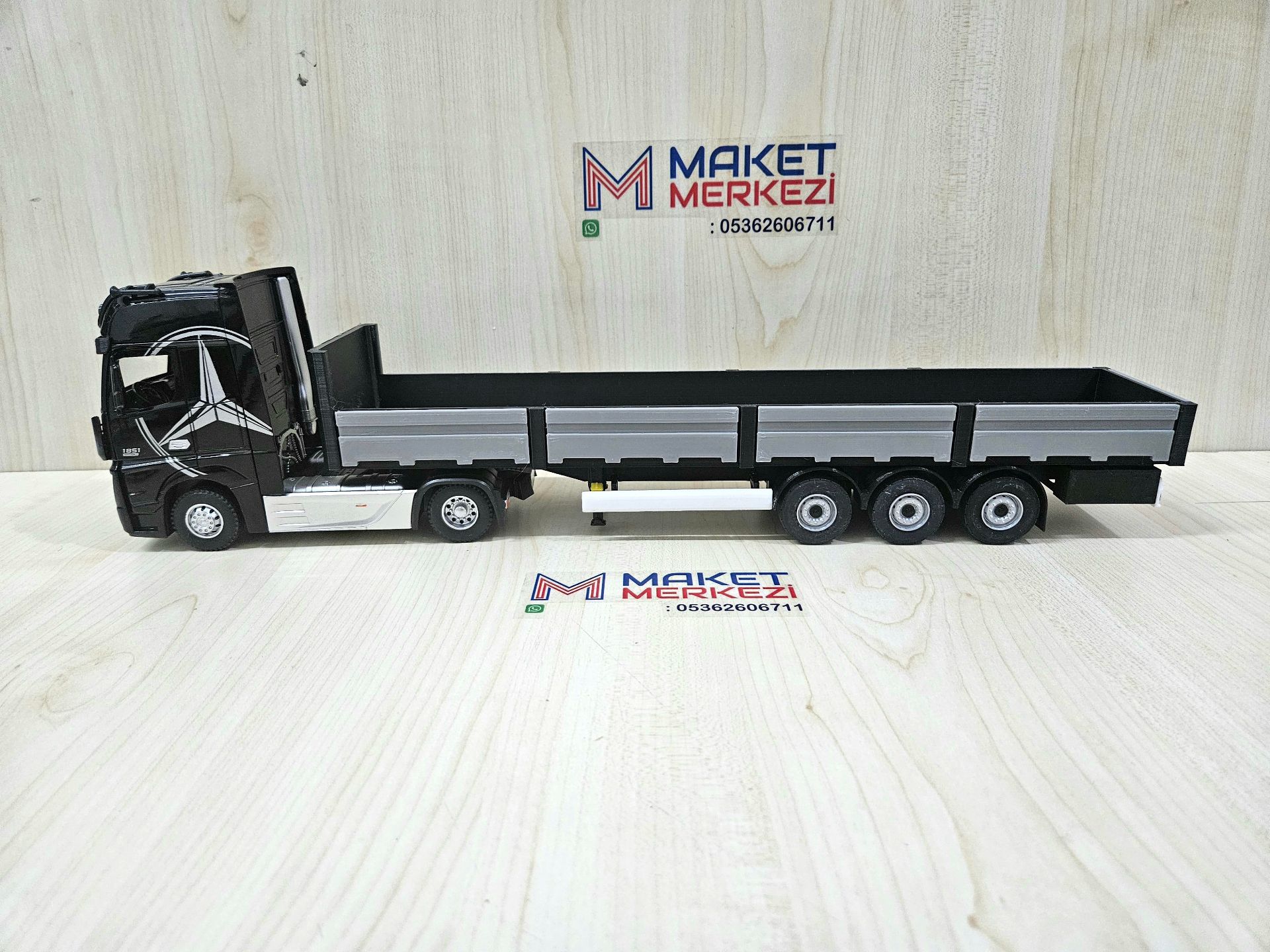 1/36 SİYAH MERCEDES ACTROS 1851 SAL DORSELİ TIR MAKETİ