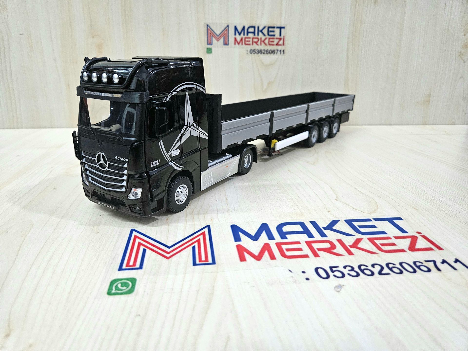 1/36 SİYAH MERCEDES ACTROS 1851 SAL DORSELİ TIR MAKETİ