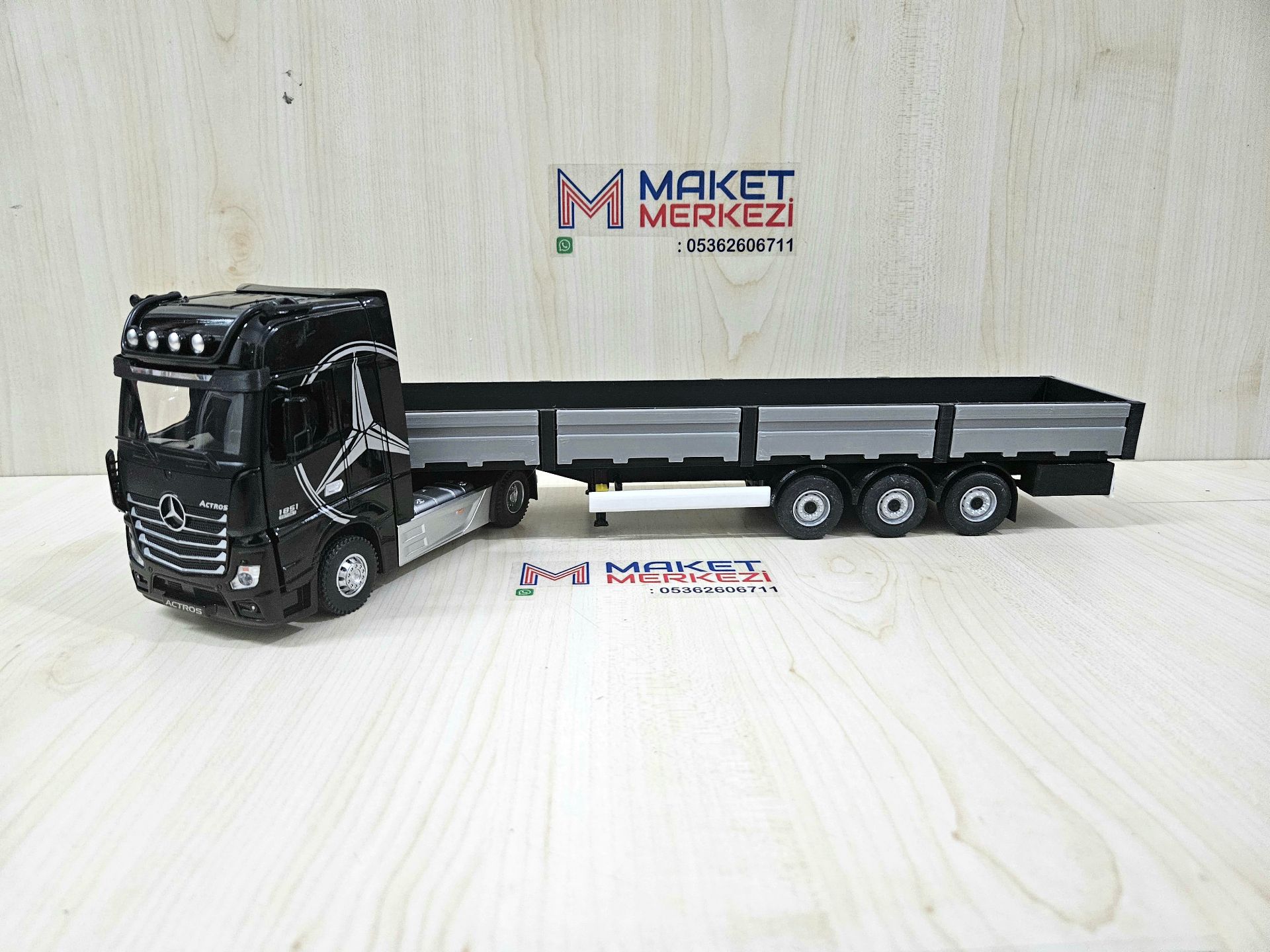 1/36 SİYAH MERCEDES ACTROS 1851 SAL DORSELİ TIR MAKETİ