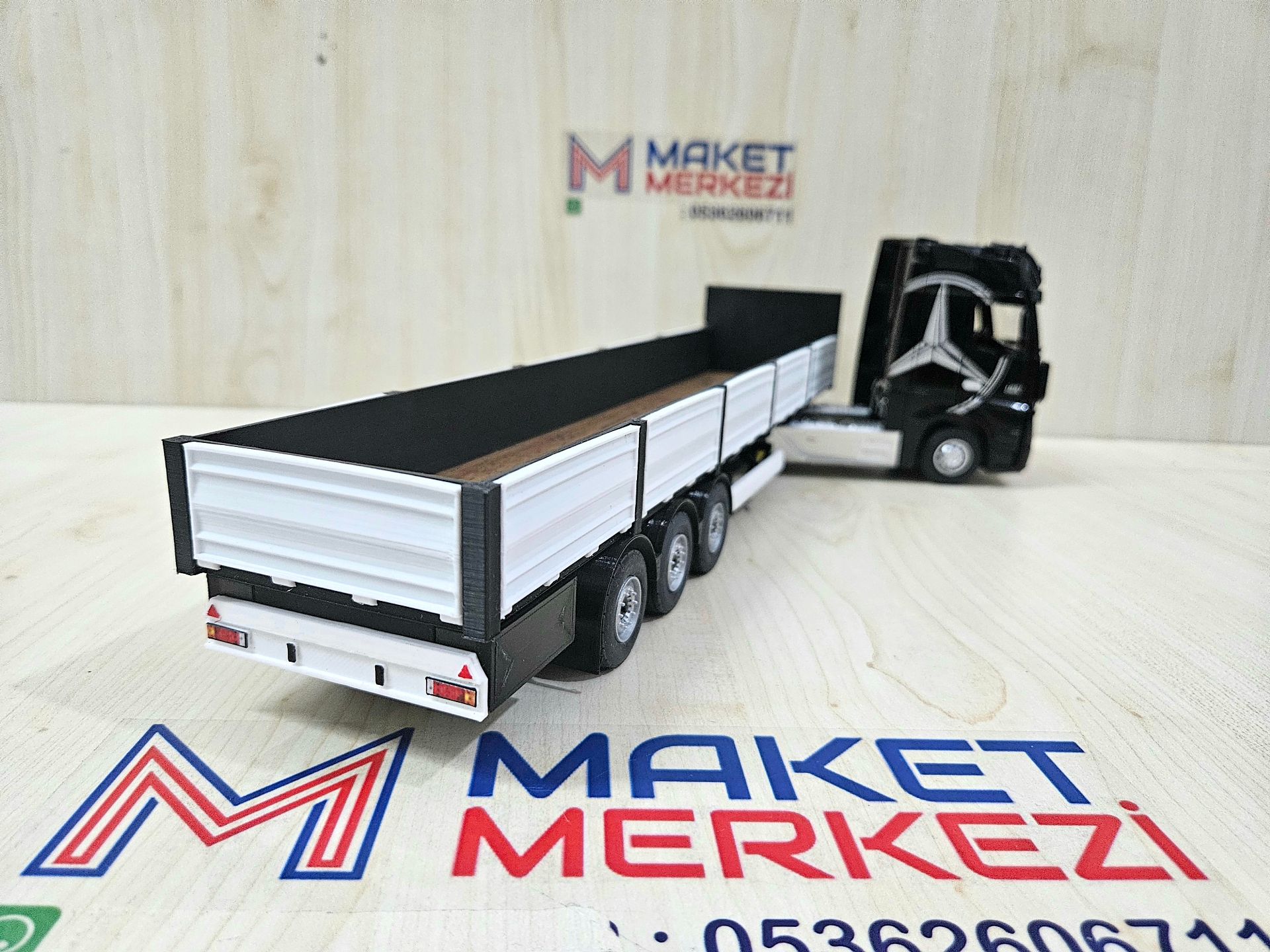 1/36 SİYAH MERCEDES ACTROS 1851 SAL DORSELİ TIR MAKETİ