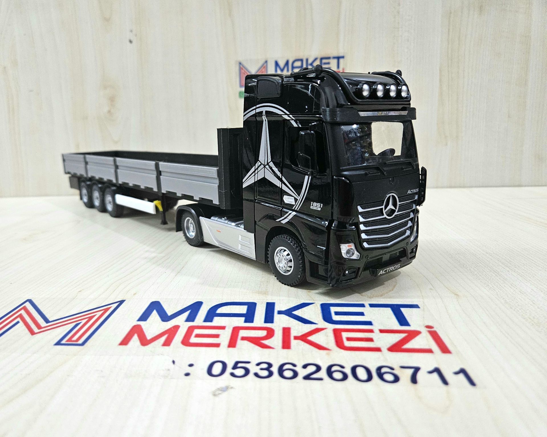1/36 SİYAH MERCEDES ACTROS 1851 SAL DORSELİ TIR MAKETİ