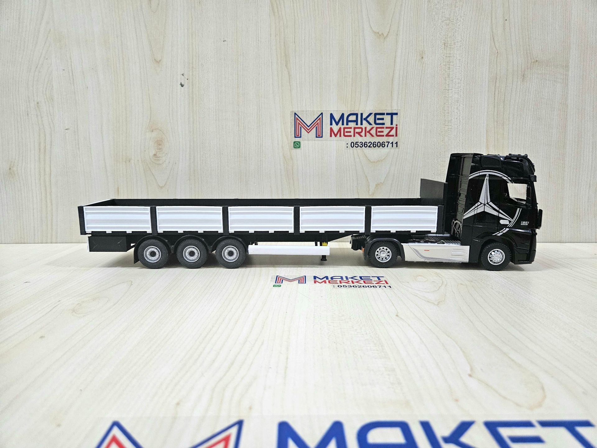 1/36 SİYAH MERCEDES ACTROS 1851 SAL DORSELİ TIR MAKETİ