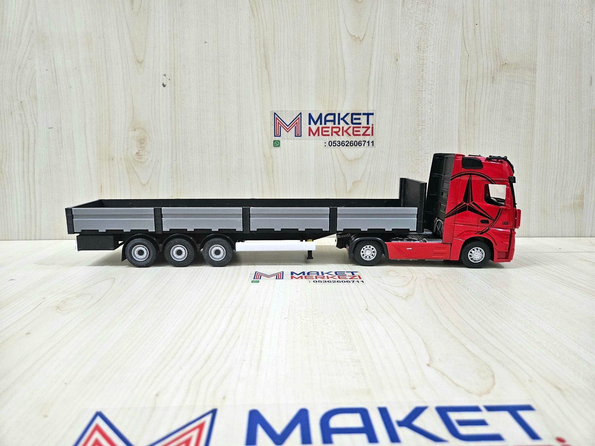 1/36 KIRMIZI MERCEDES ACTROS 1851 SAL DORSELİ TIR MAKETİ