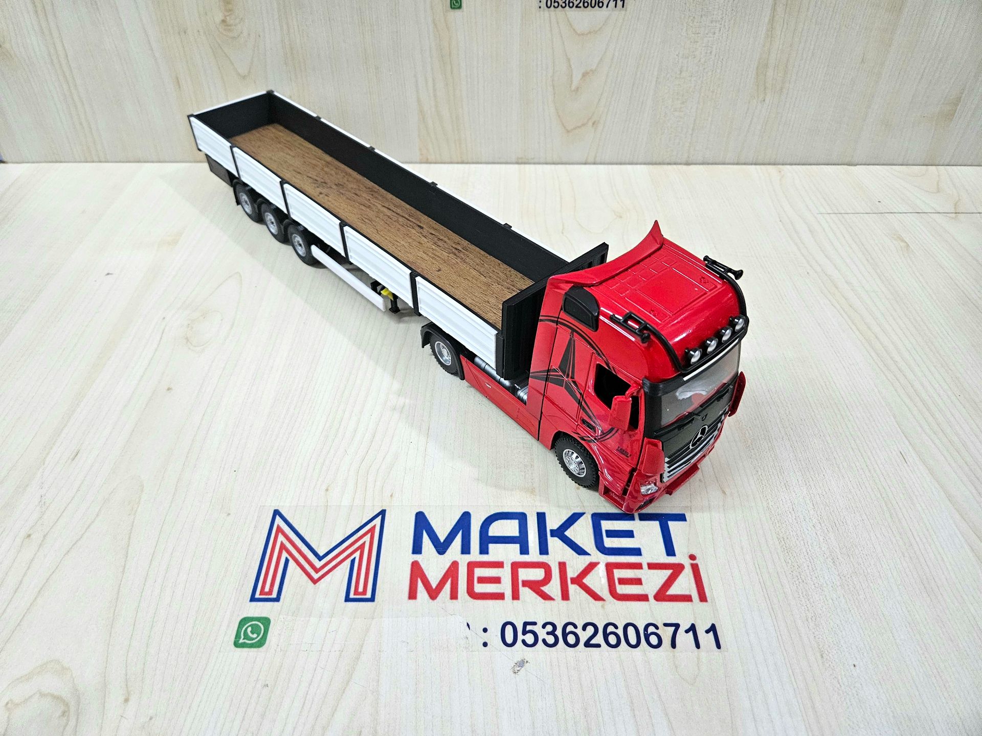1/36 KIRMIZI MERCEDES ACTROS 1851 SAL DORSELİ TIR MAKETİ